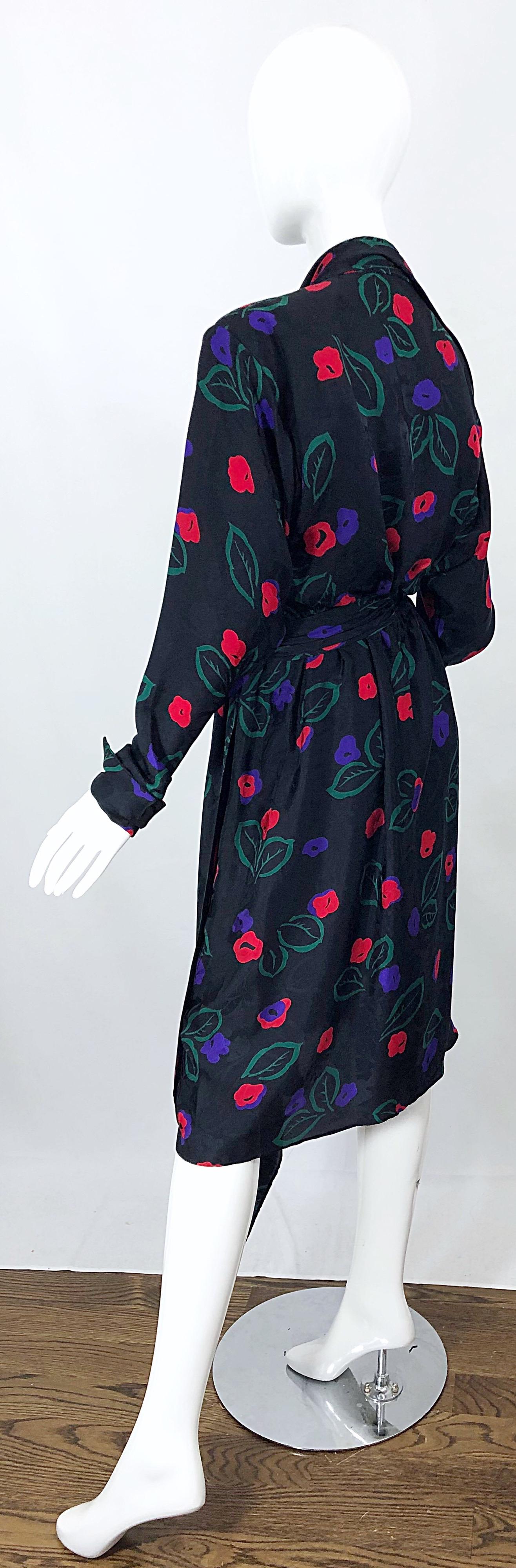 1970s Halston Size 12 / 14 Perwinkle Print Silk Damask Vintage 70s Wrap Dress For Sale 6