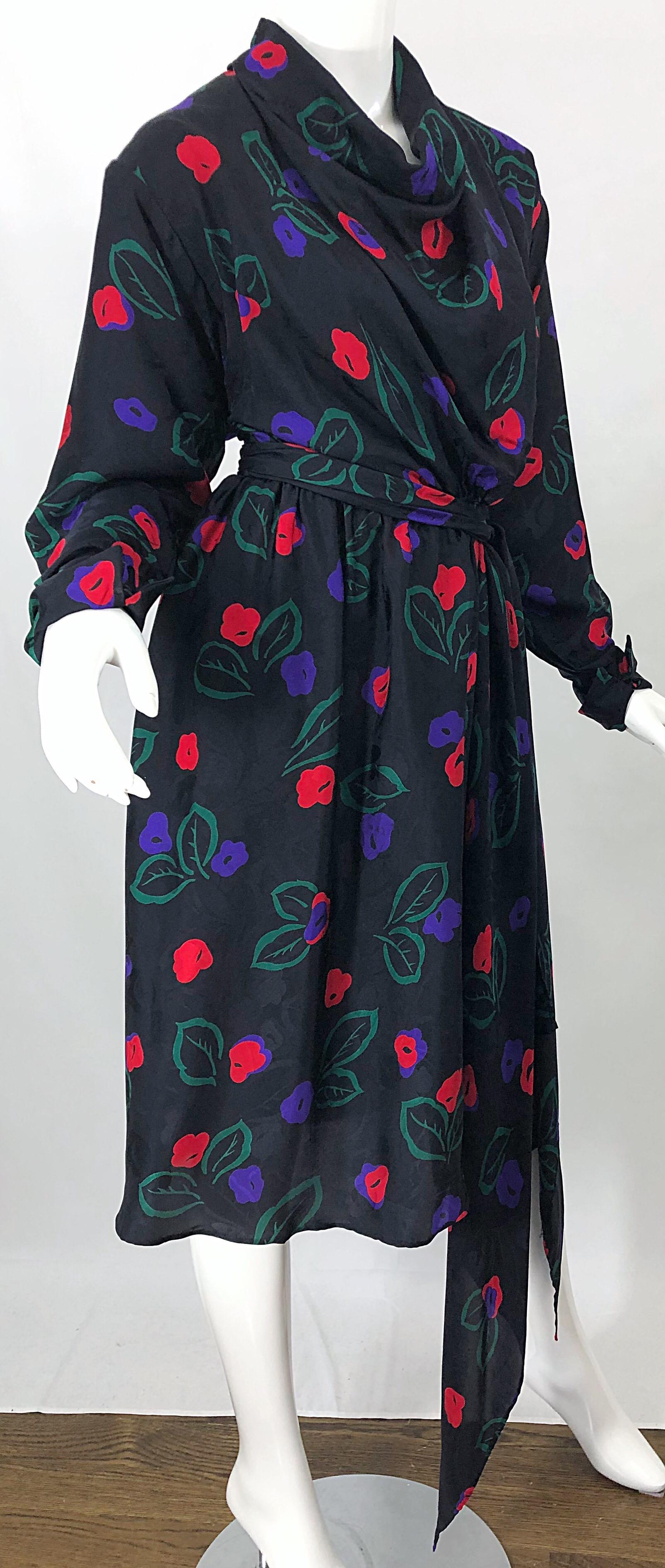 1970s Halston Size 12 / 14 Perwinkle Print Silk Damask Vintage 70s Wrap Dress For Sale 7