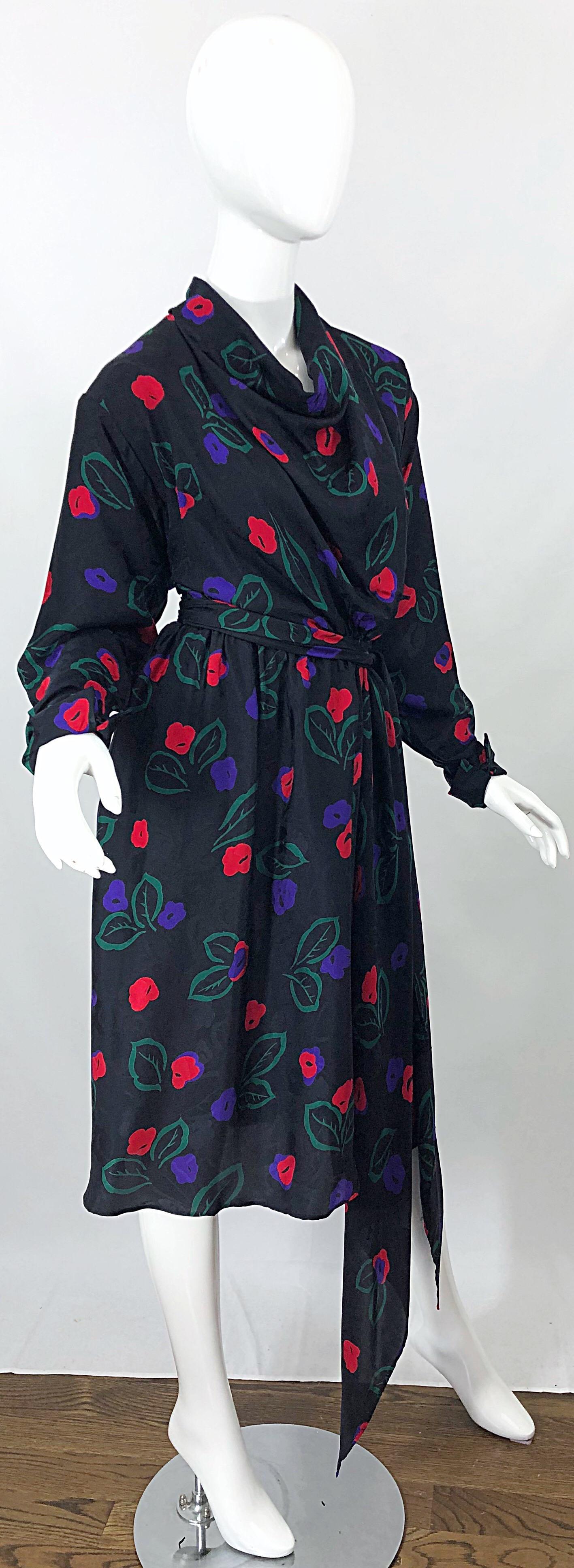 1970s Halston Size 12 / 14 Perwinkle Print Silk Damask Vintage 70s Wrap Dress For Sale 1