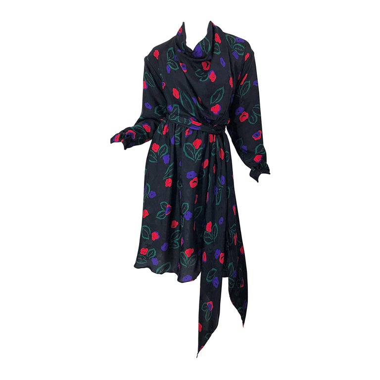 1970s Halston Size 12 / 14 Perwinkle Print Silk Damask Vintage 70s Wrap Dress For Sale at 1stDibs | halston wrap 70s, halston wraps, halston wrap dress 70s 1970s Halston Size 12 / 14 Perwinkle Print Silk Damask Vintage 70s Wrap Dress For Sale at 1stDibs | halston wrap 70s, halston wraps, halston wrap dress 70s