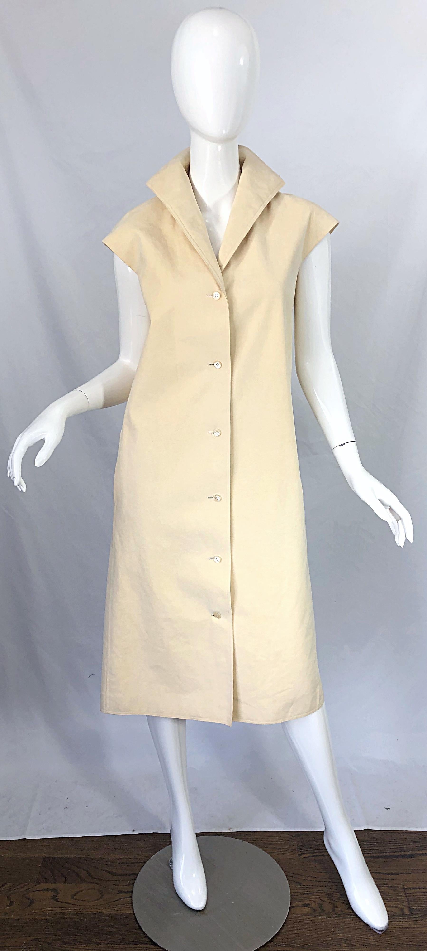 Chic 1970s HALSTON tan / sand light khaki sleeveless ultrasuede shirt dress ! Features buttons up the front, and pockets at each side of the hips. Can easily be dressed up or down, belted or alone. The great thing about ultra suede is that it is