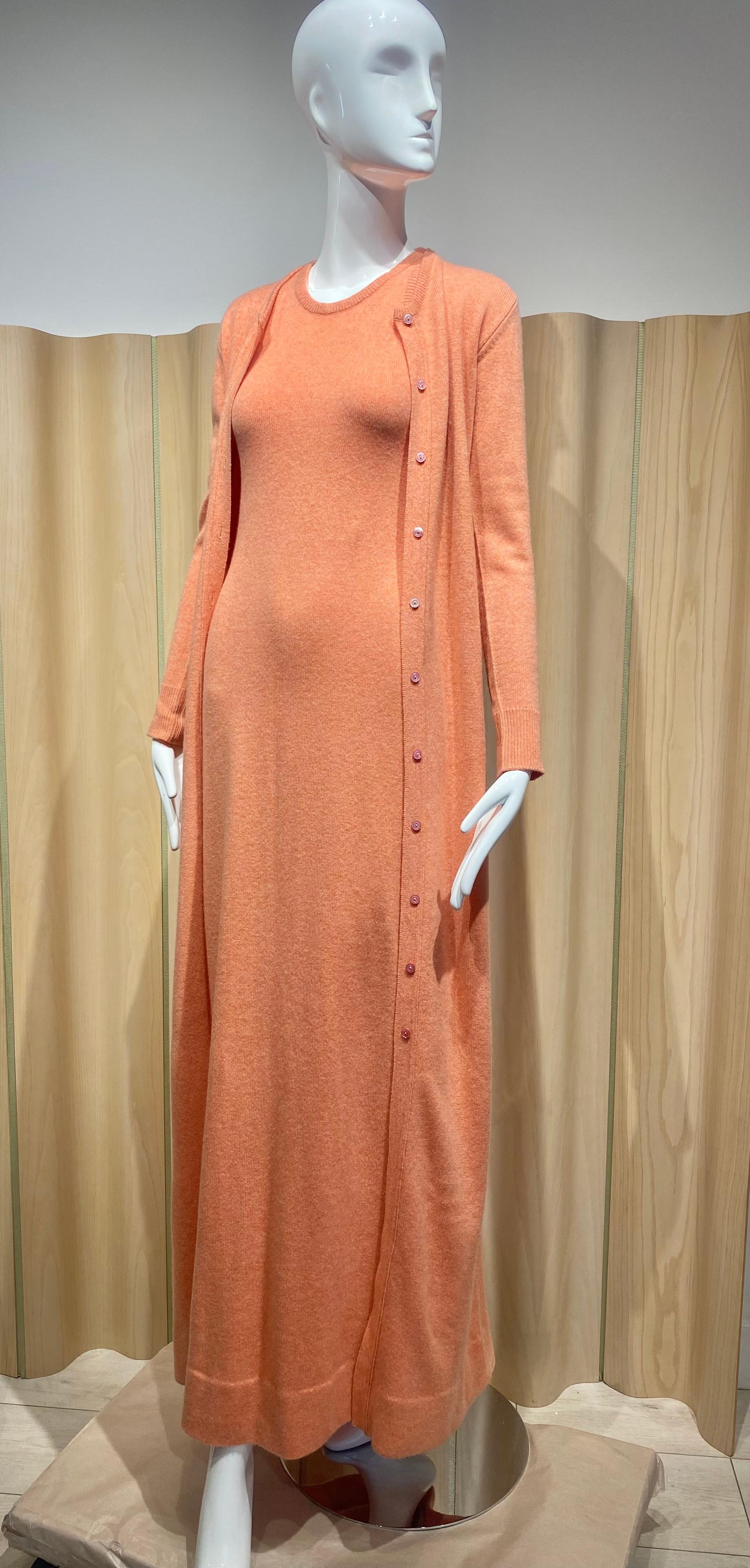 1970er Halston Tangerine Kaschmir Maxi ärmelloses Kleid und Strickjacke Set im Angebot 4
