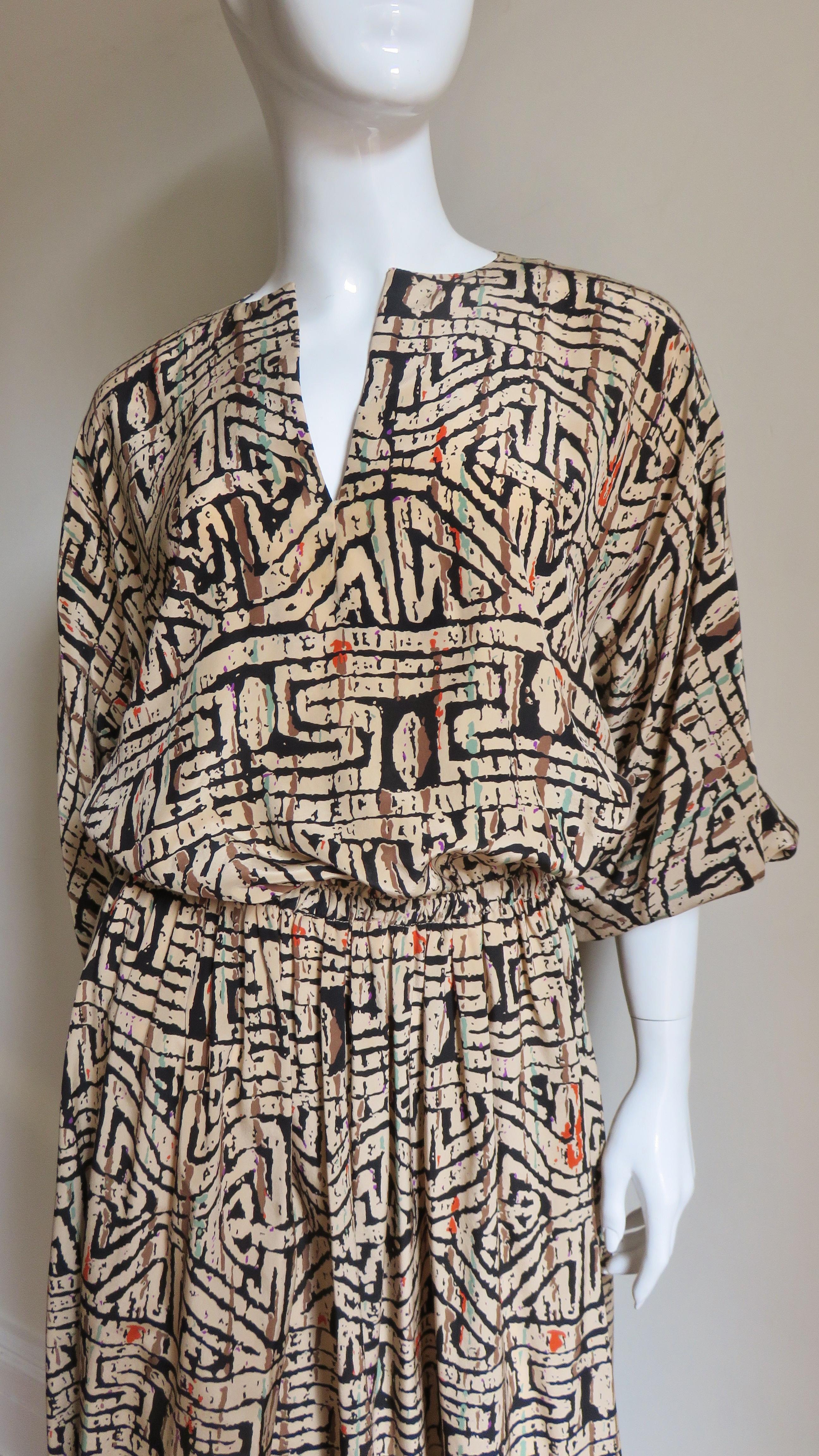 Halston Abstract Print Blouson Dress 1970s In Good Condition In Water Mill, NY