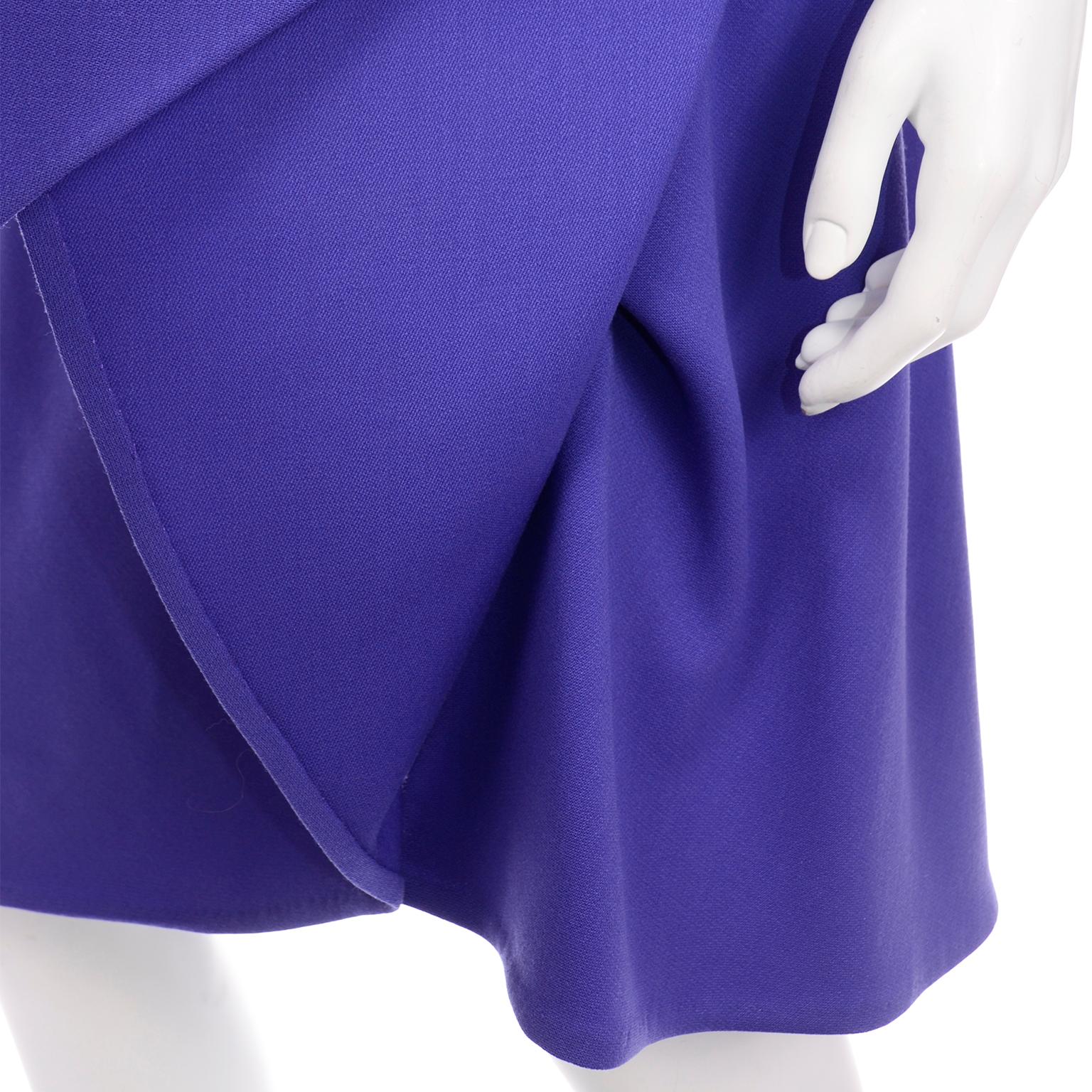 1970er Halston Vintage lila Jersey-Kleid  Asymmetrischer Saum im Angebot 1