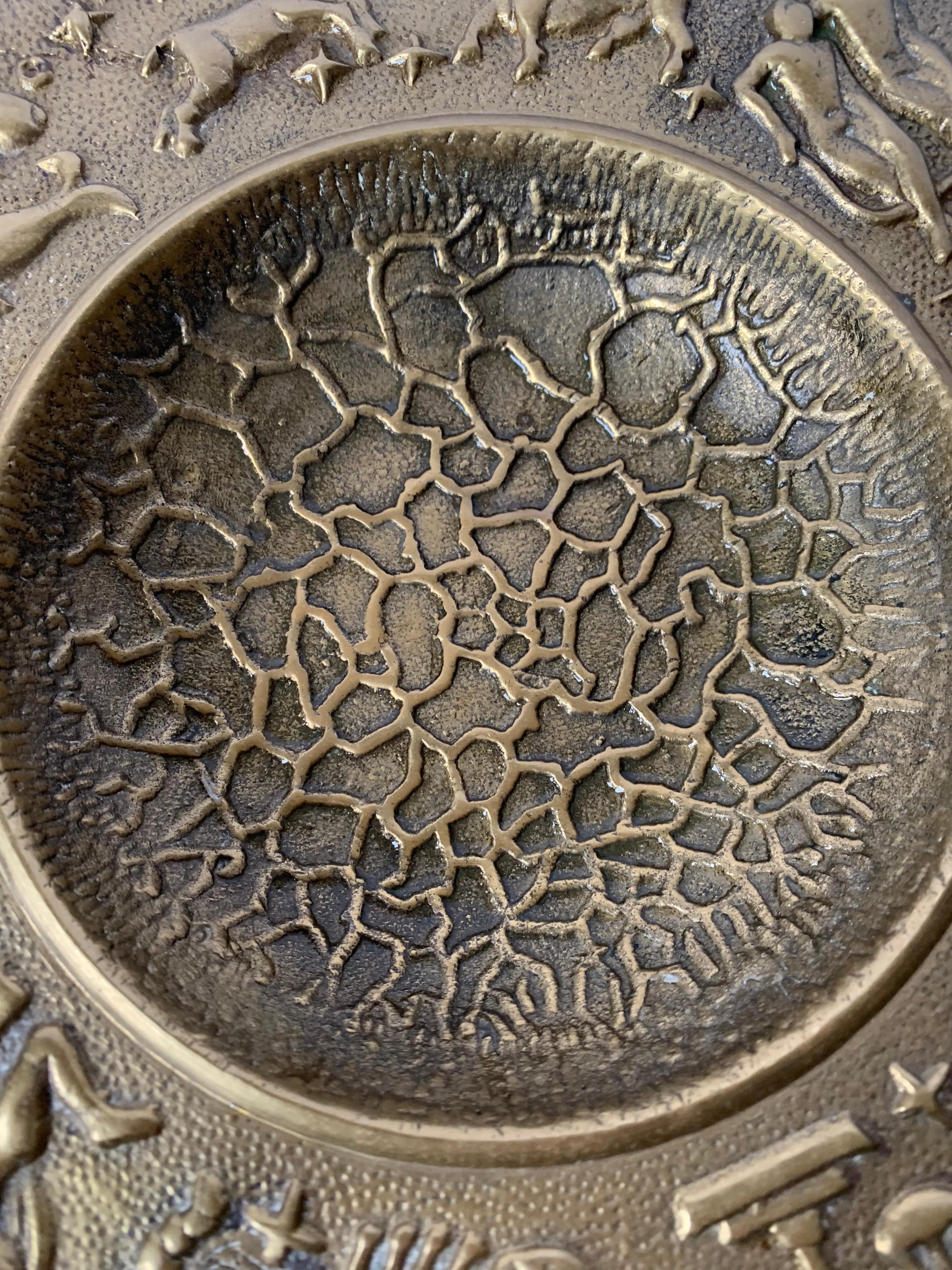 1970s Brass Zodiac Motif Hammered Bowl In Good Condition For Sale In Stamford, CT