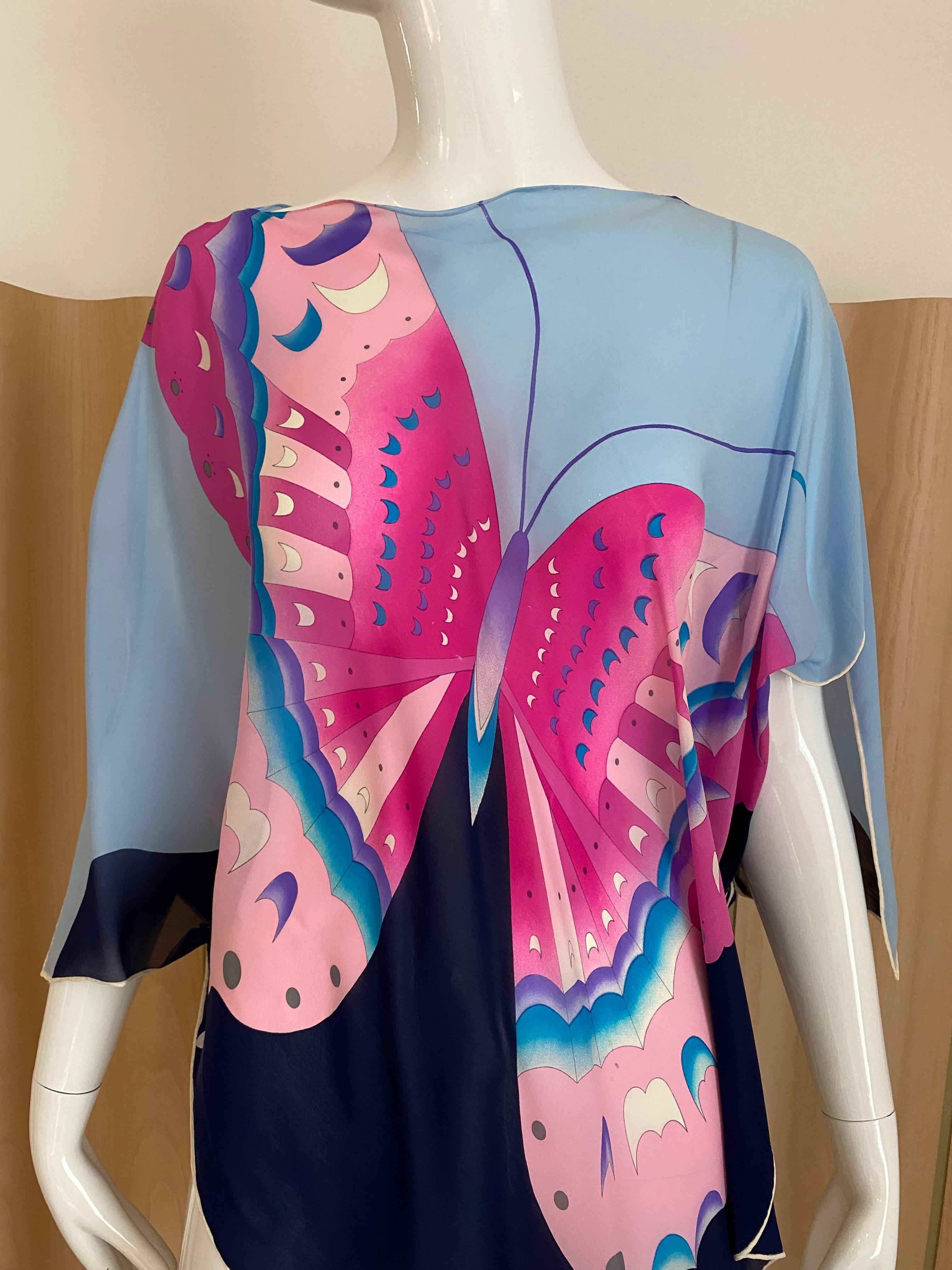 1970s Hanae Mori Butterfly print silk blouse.
color: blue, pink , white and purple
Size: Small - Medium
Fit size 0/2/4/6/8