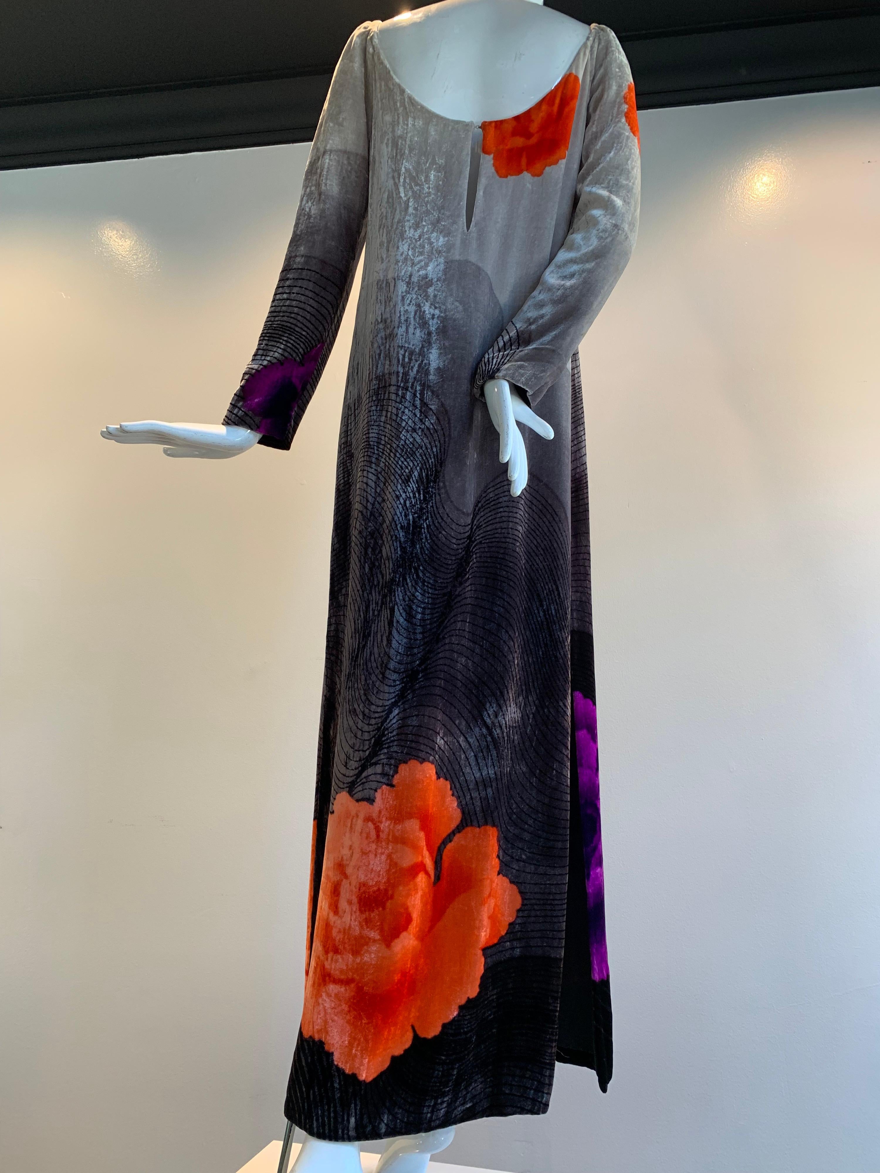 1970s Hanae Mori Hand-Painted Silk Velvet Ombré Gown W/ Purple & Red Peonies   In Excellent Condition In Gresham, OR