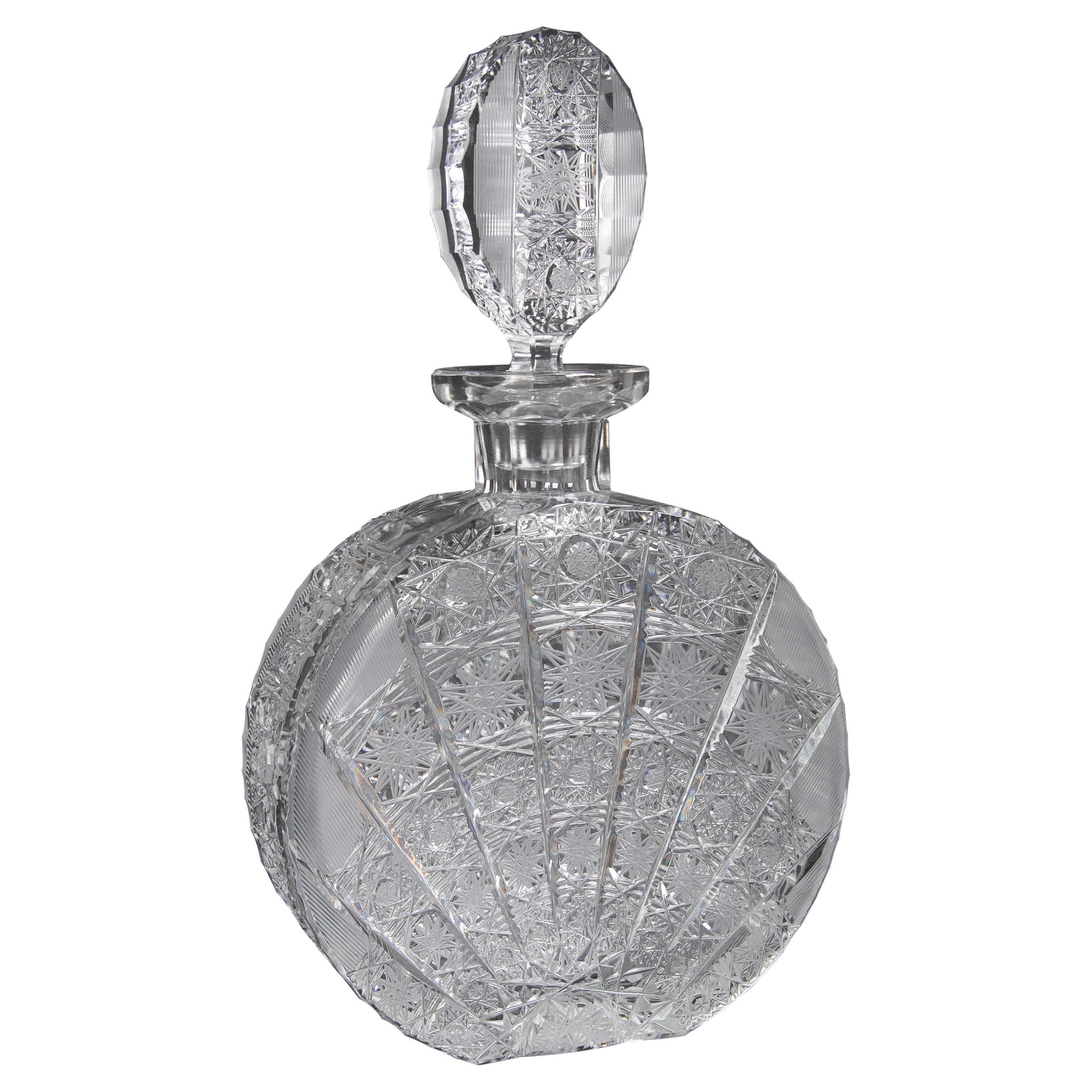 Bouteille en cristal de Bohème des années 1970, sculptée à la main