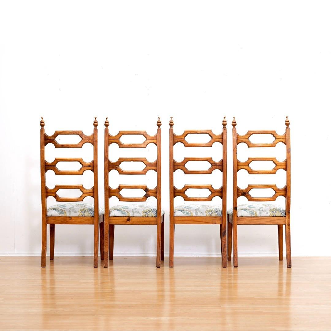 1970s Hand Carved Brutalist Dining Table & Chairs by Aquarius Enterprises Bon état - En vente à Los Angeles, CA