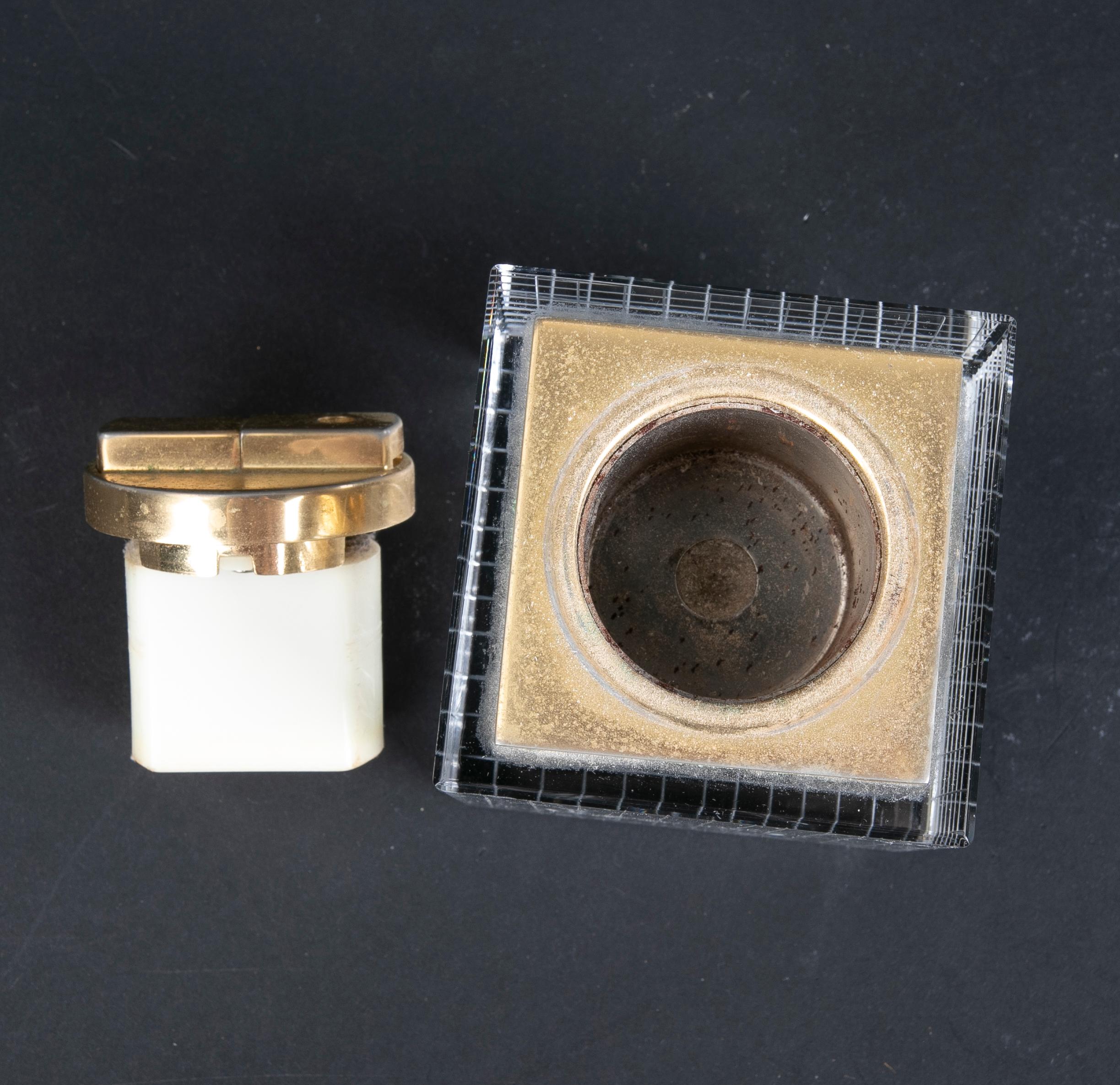 Handgeschnittenes Kristallfeuerzeug mit vergoldetem Metall aus den 1970er Jahren im Angebot 3