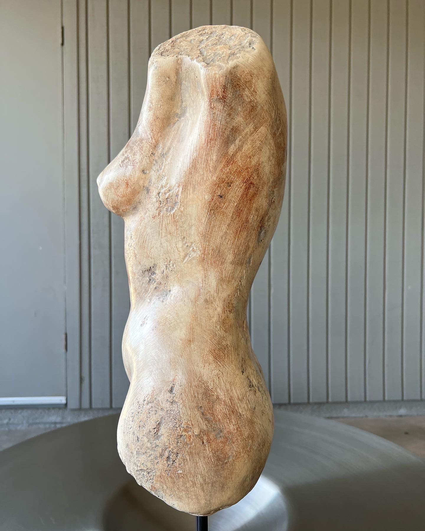 Sculpture en buste de femme réalisée et peinte à la main dans les années 1970  en vente 2