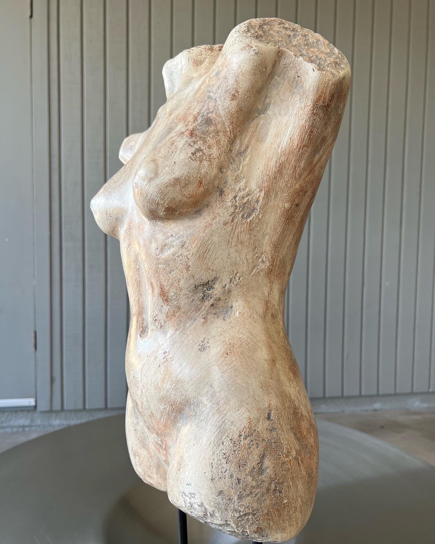 Sculpture en buste de femme réalisée et peinte à la main dans les années 1970  en vente 3
