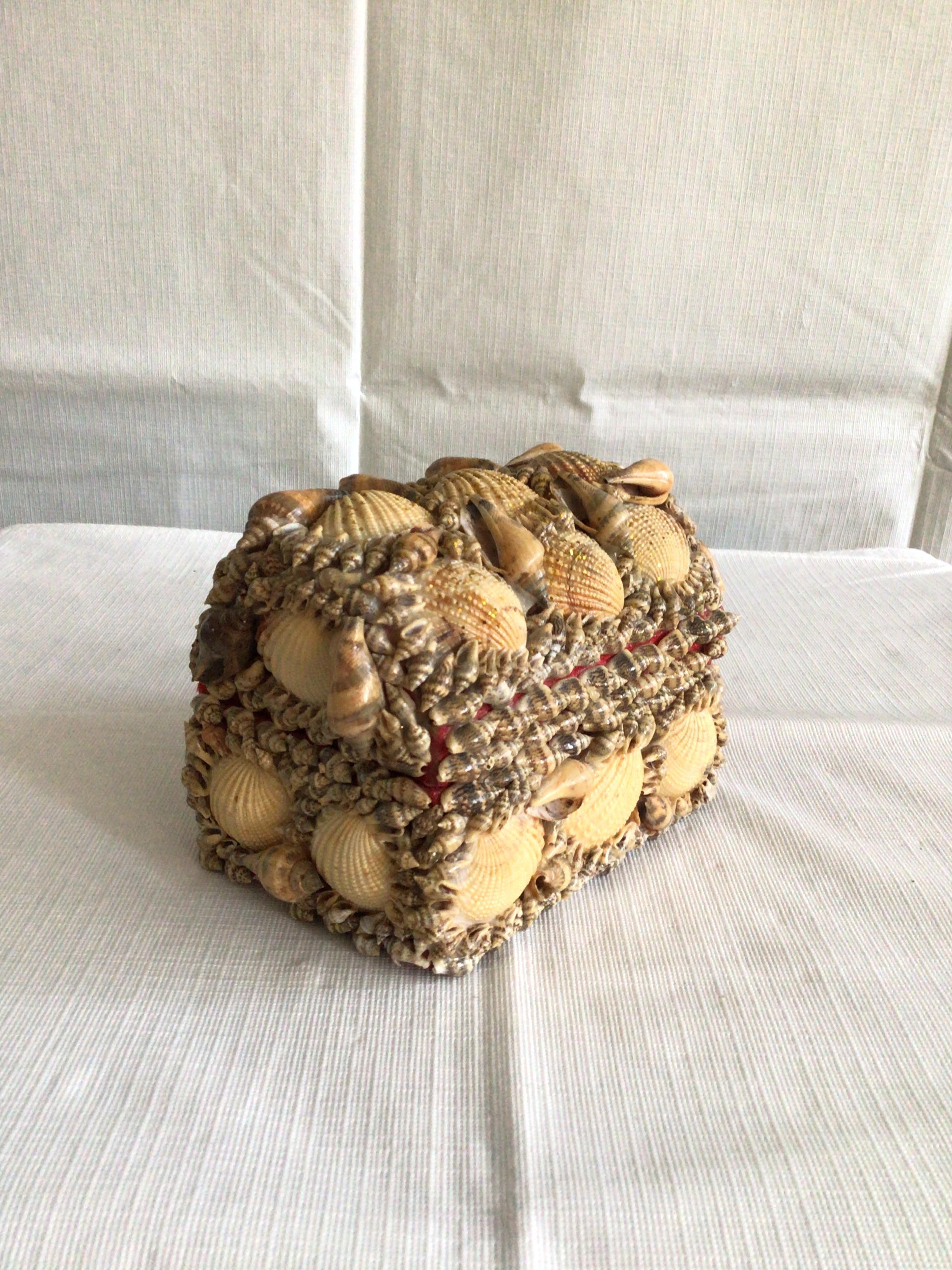 1970s Handmade Domed Top Shell Box In Good Condition For Sale In Tarrytown, NY