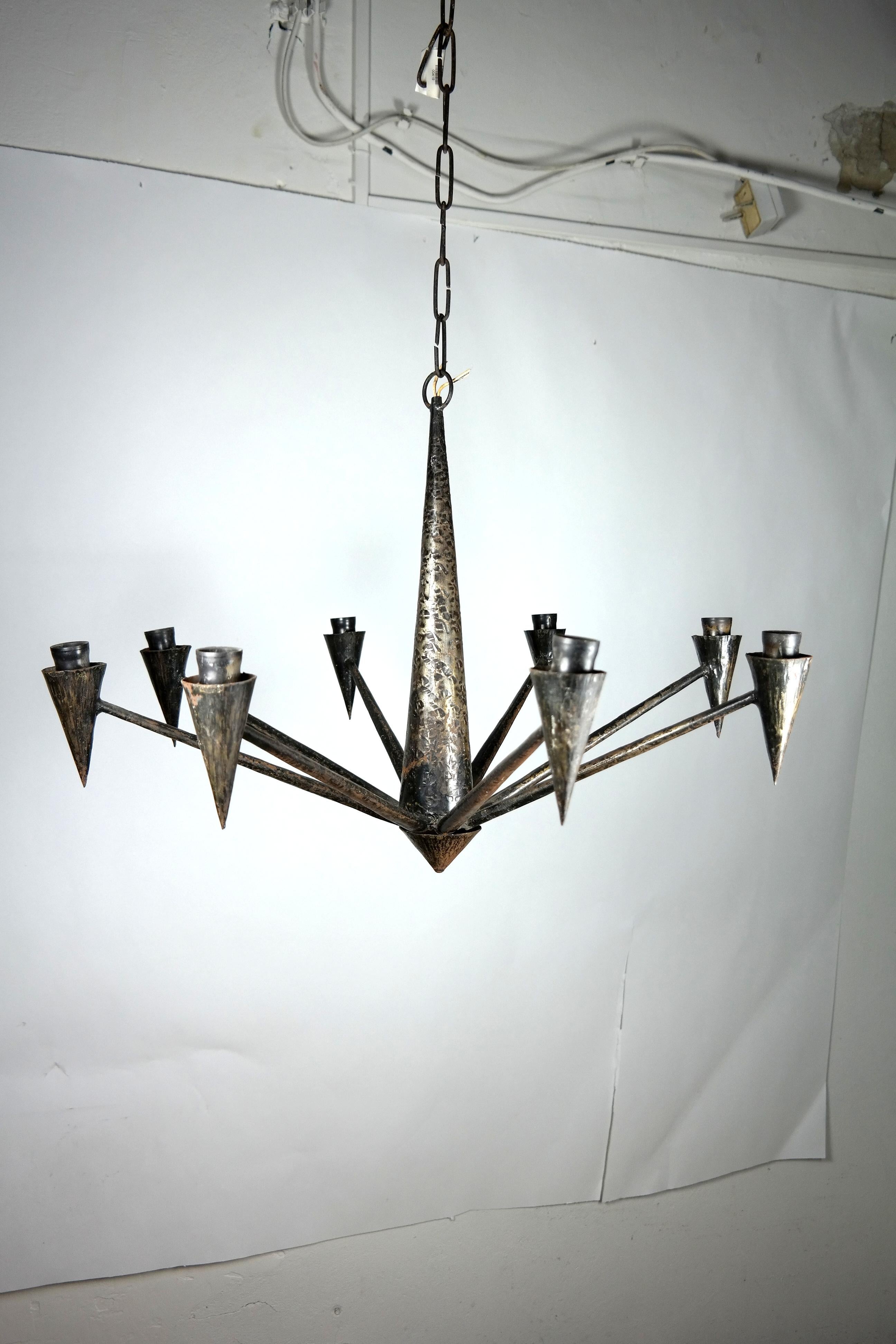 1970s Handmade Patinated Iron Chandelier, with 8 Arms In Good Condition In Budapest, HU