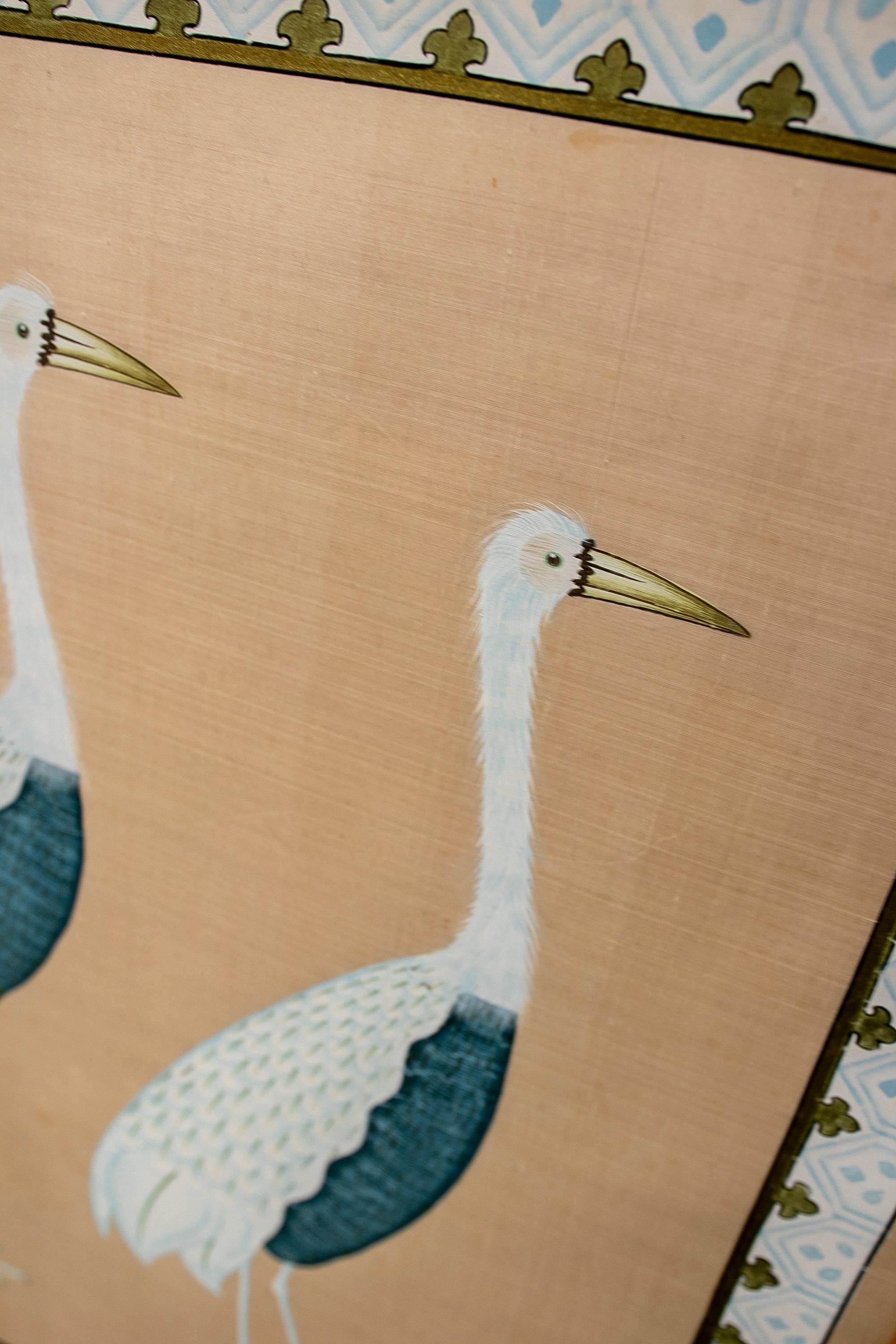 1970er Jahre Handgemalte Vogelmalerei auf Seide mit vermessingtem Rahmen  im Angebot 13