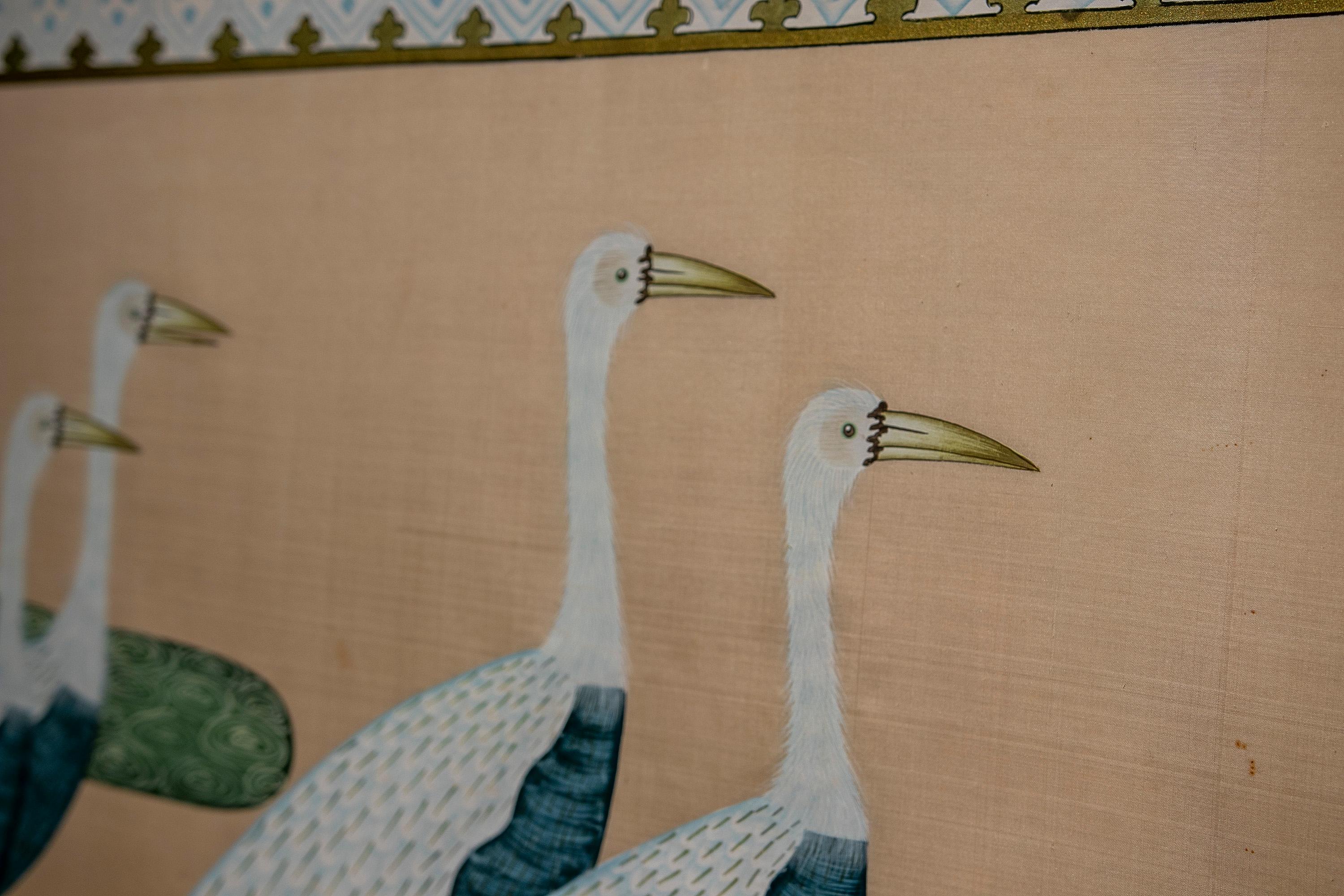 1970er Jahre Handgemalte Vogelmalerei auf Seide mit vermessingtem Rahmen  im Angebot 3