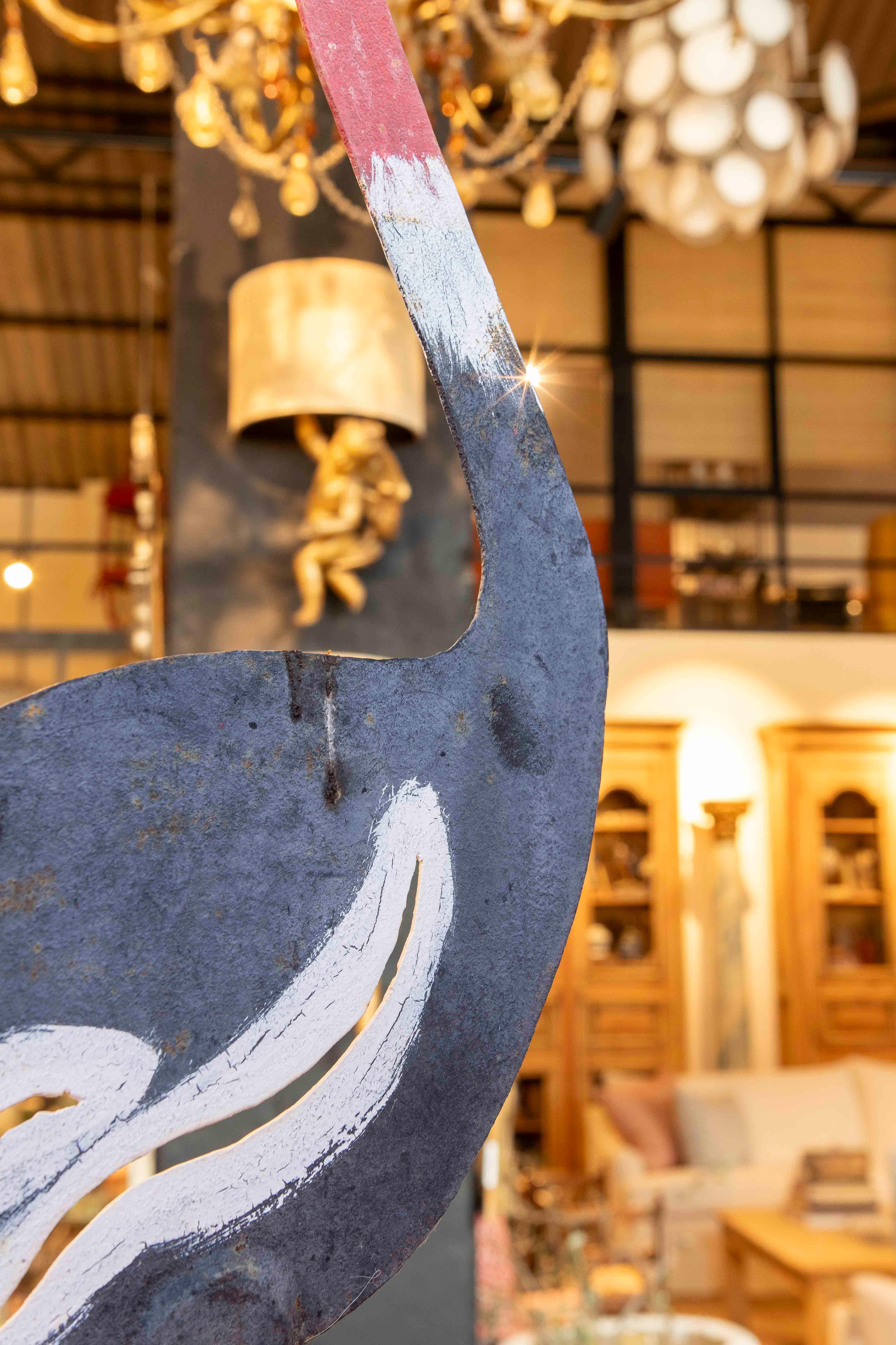 Sculpture décorative en fer peinte à la main d'un flamingo des années 1970 en vente 4