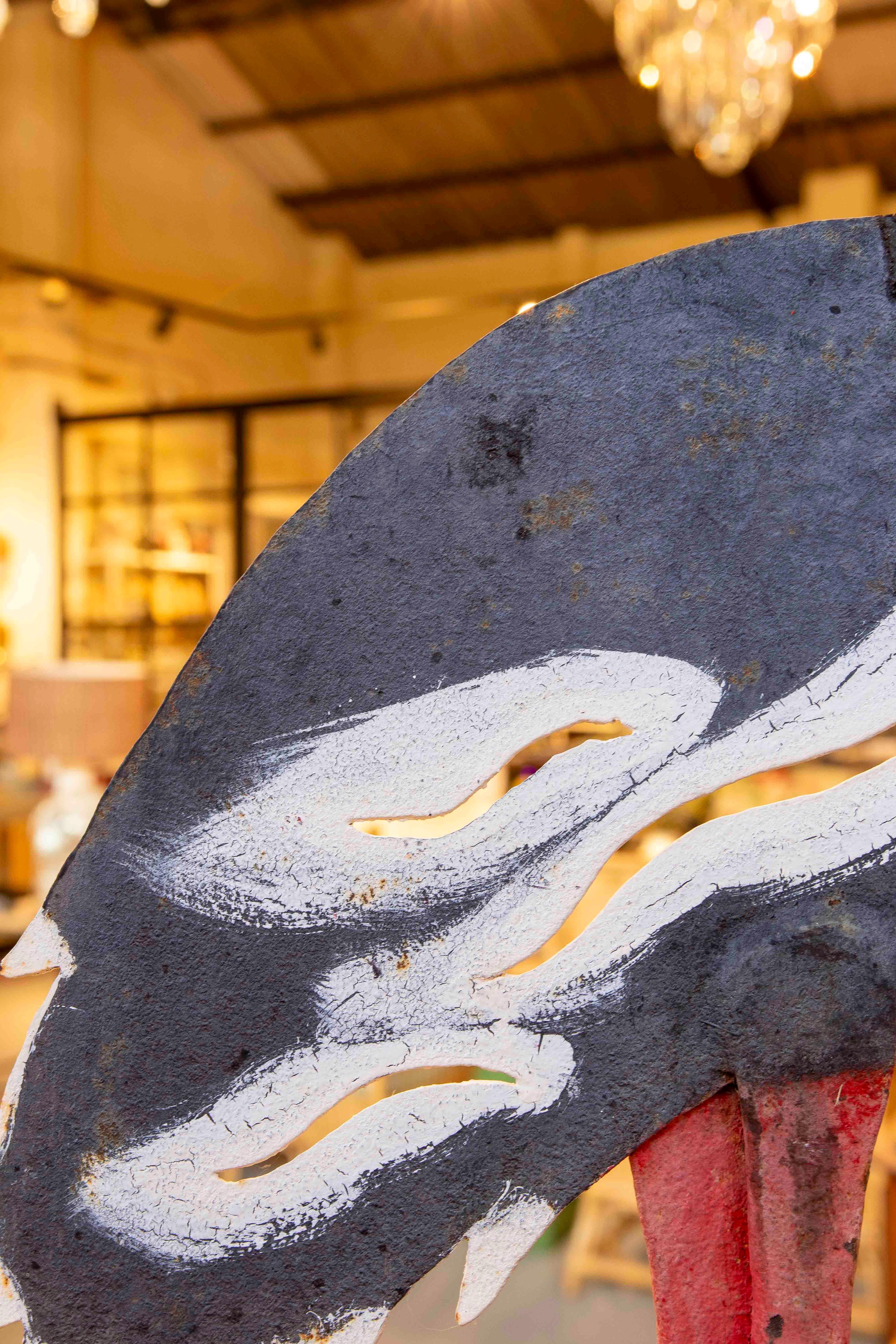 Sculpture décorative en fer peinte à la main d'un flamingo des années 1970 en vente 2