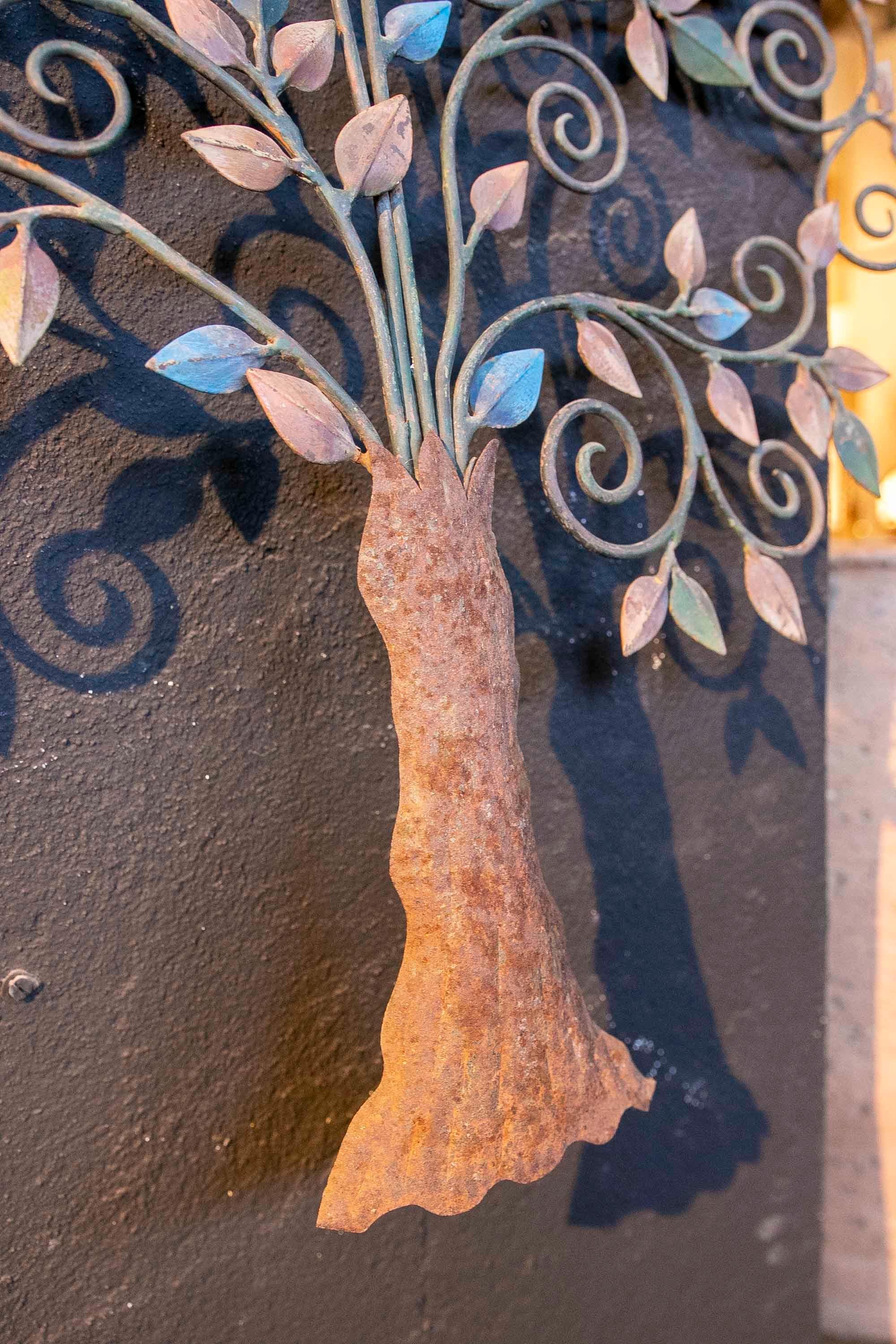 1970s Hand-Painted Decorative Iron Tree for Wall Hanging In Good Condition For Sale In Marbella, ES