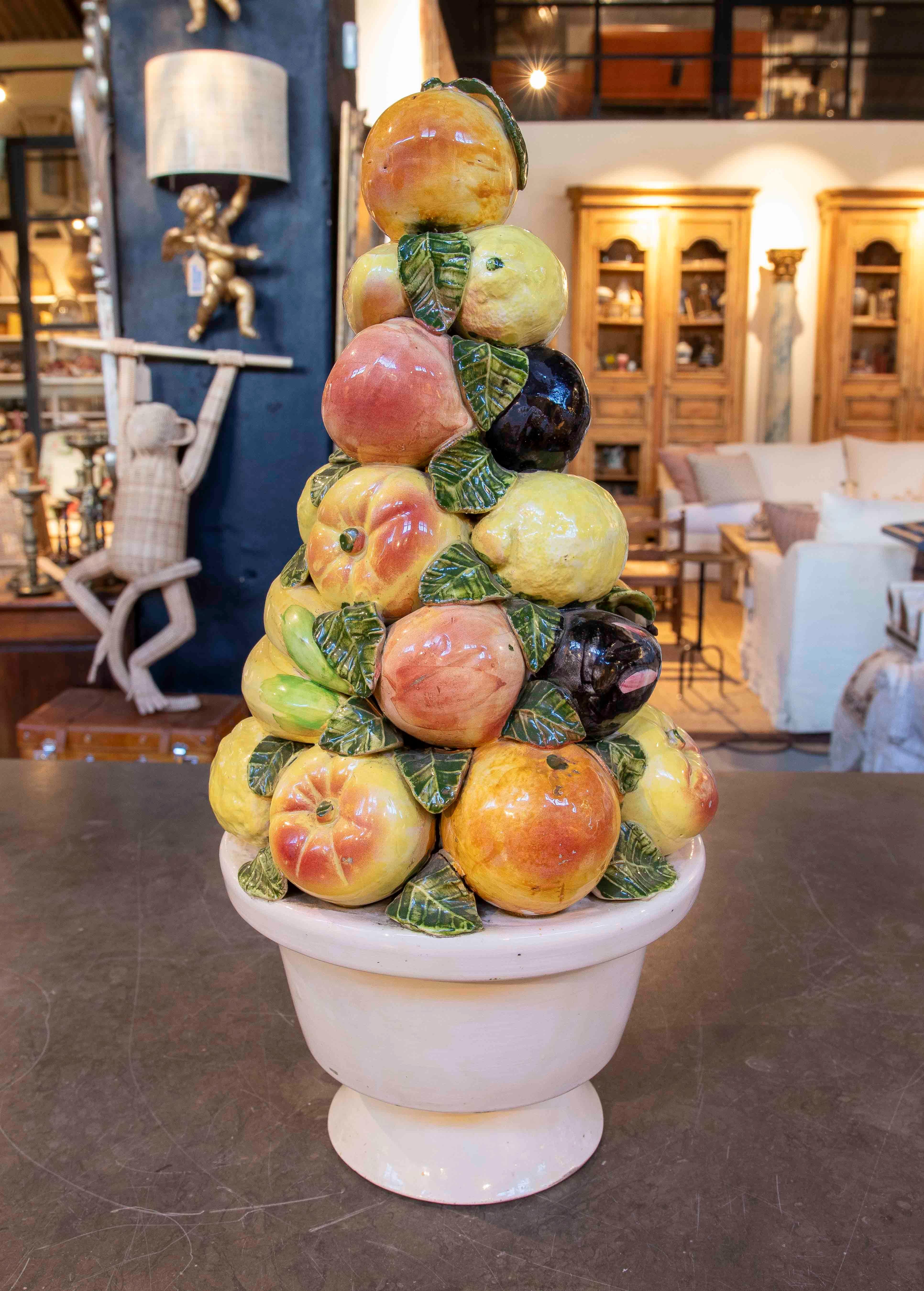 1970s  Hand-Painted Glazed Ceramic Centerpiece with Fruits For Sale 5