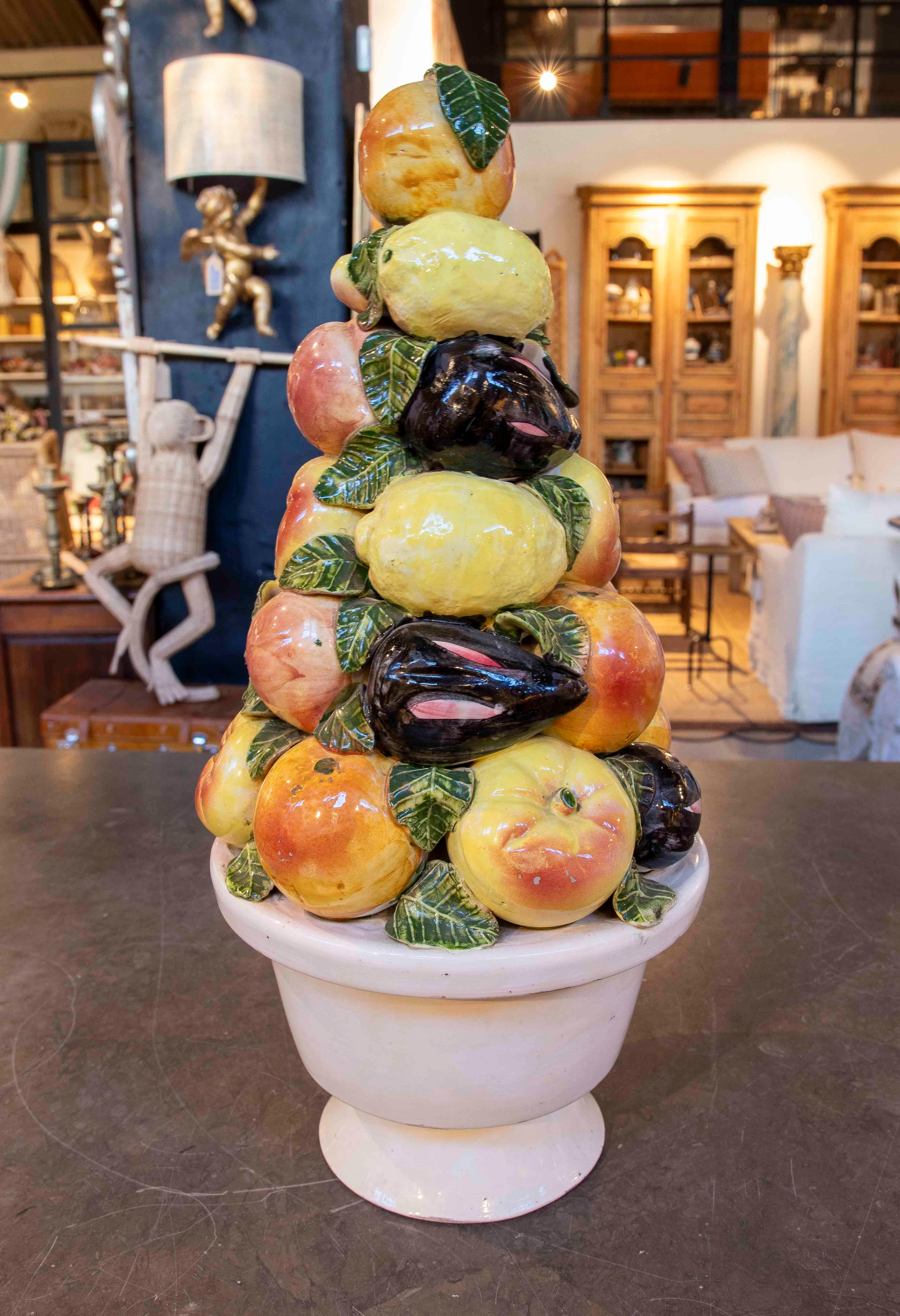 1970s  Hand-Painted Glazed Ceramic Centerpiece with Fruits For Sale 6