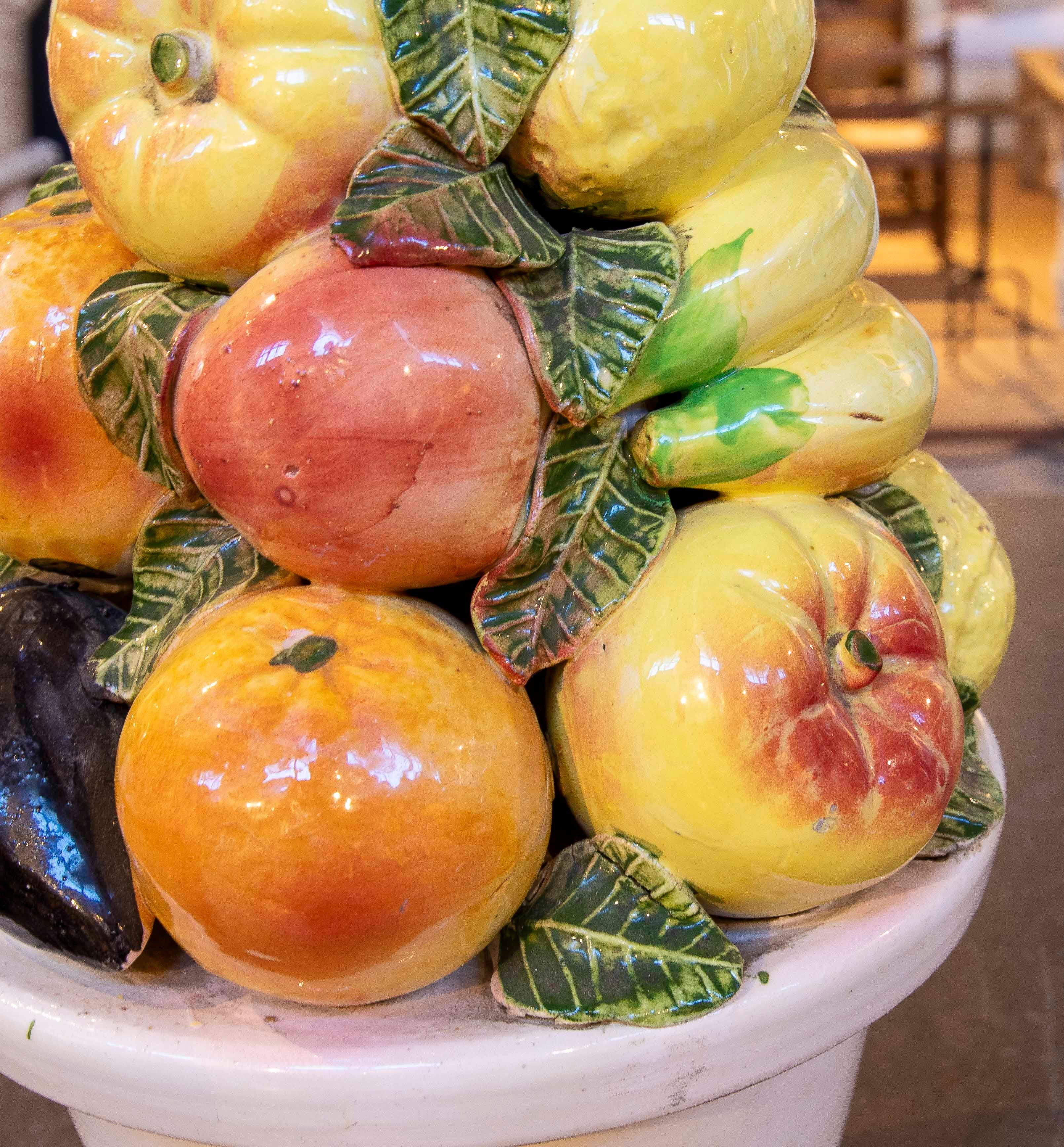 1970s  Hand-Painted Glazed Ceramic Centerpiece with Fruits In Good Condition For Sale In Marbella, ES
