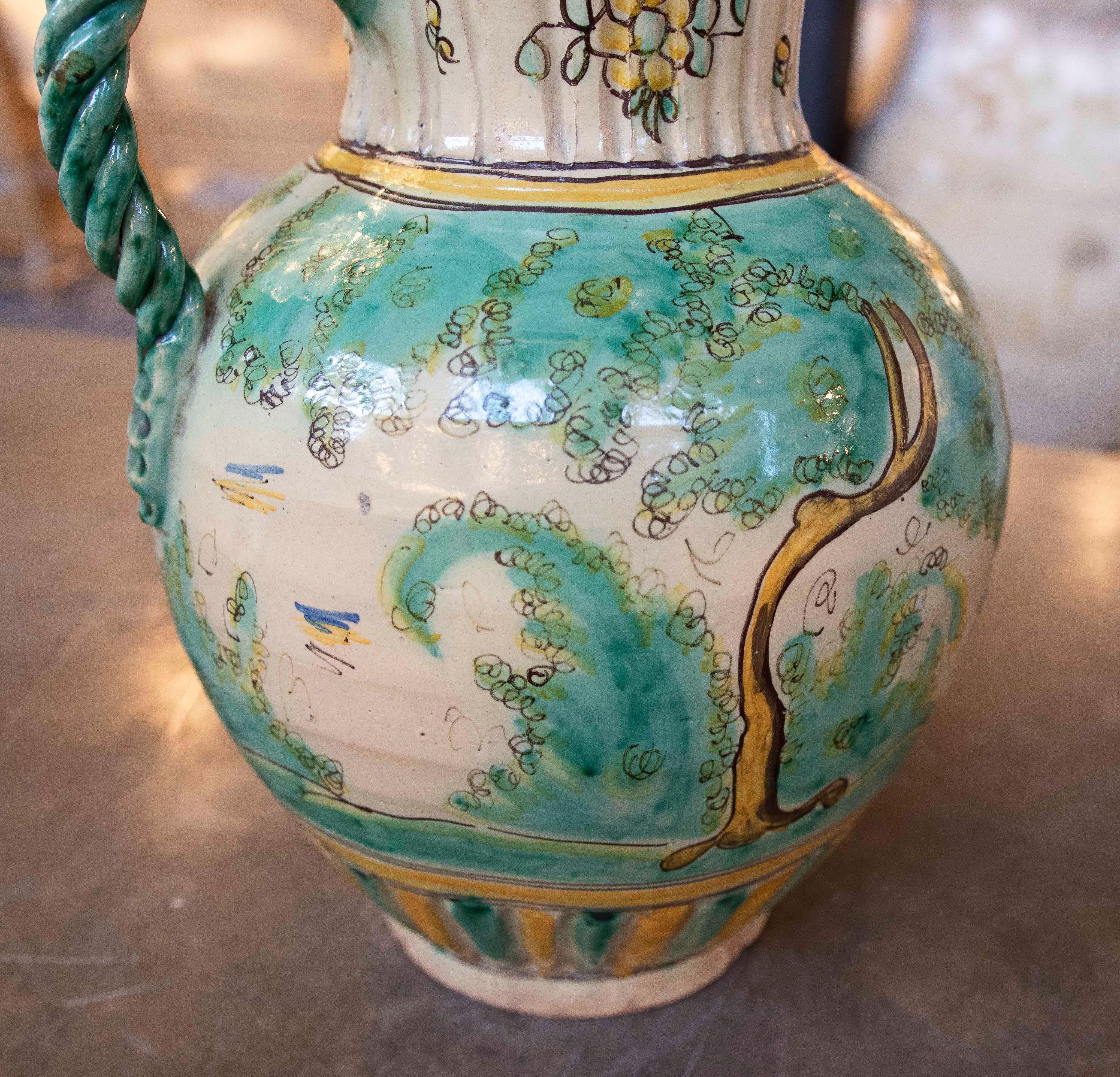 1970s Hand-painted Glazed Spanish Ceramic Jug from Puente del Arzobispo. For Sale 10