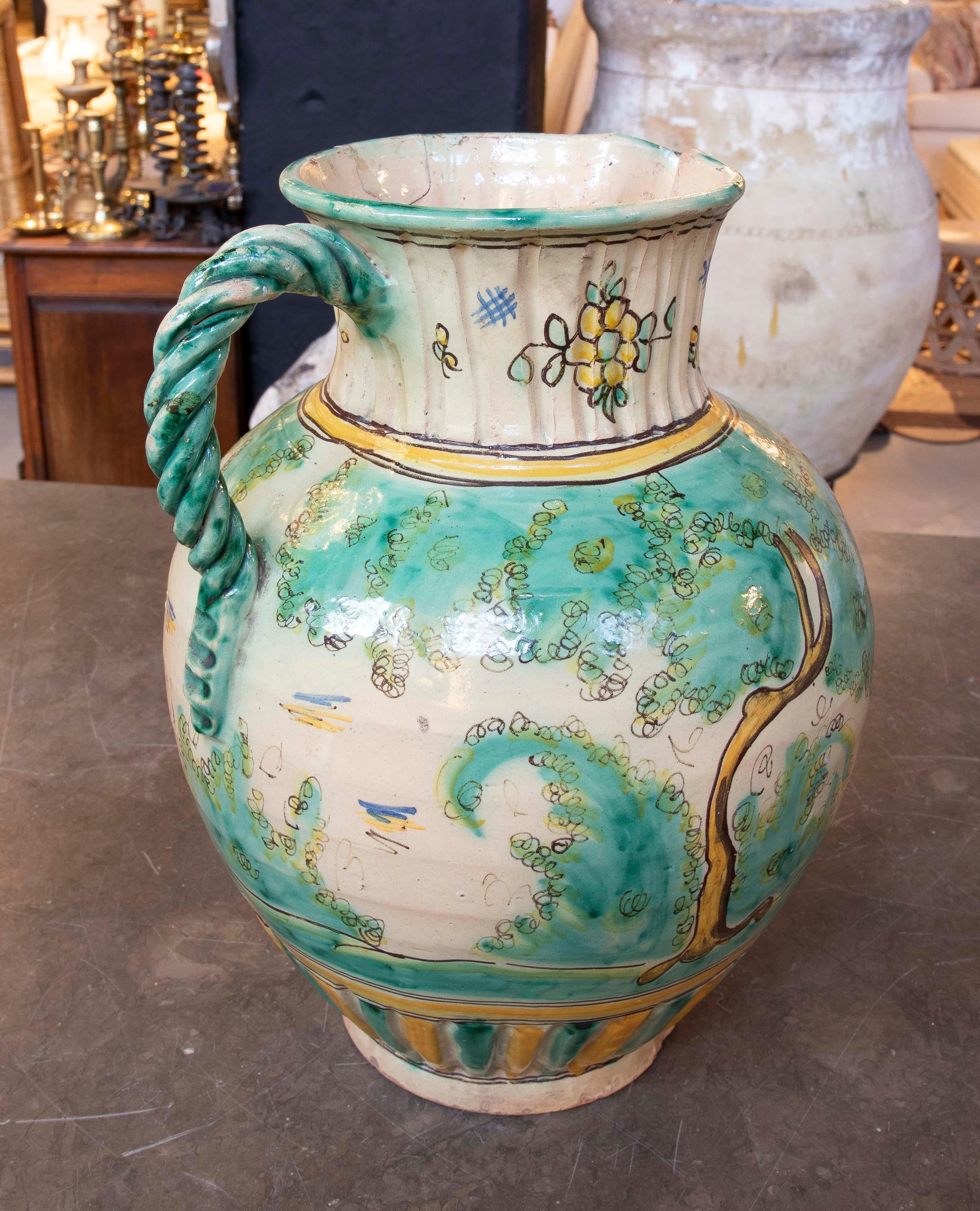 1970s Hand-painted Glazed Spanish Ceramic Jug from Puente del Arzobispo. For Sale 4