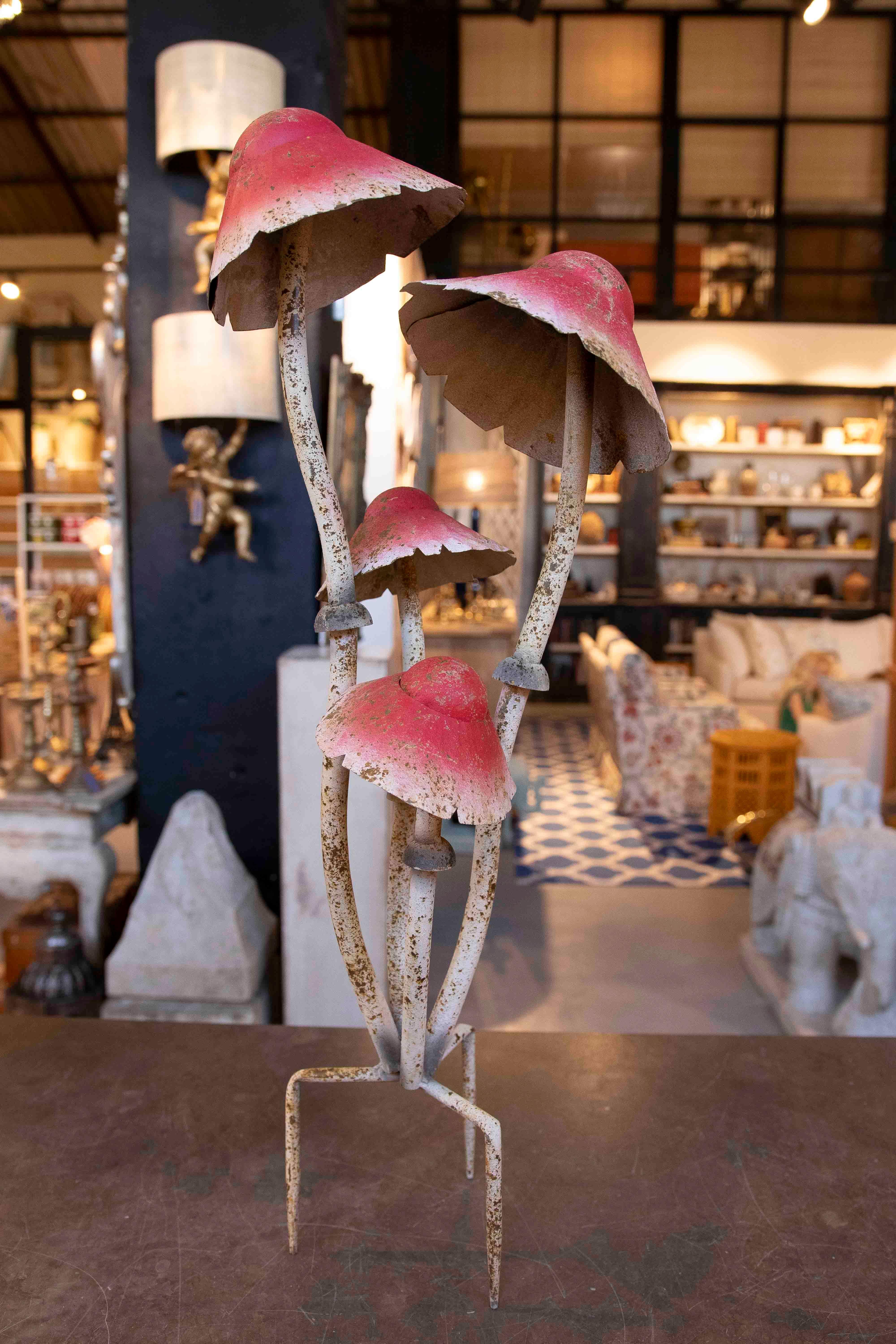 1970er Jahre Handbemalte Pilz-Skulptur aus Eisen im Zustand „Gut“ im Angebot in Marbella, ES
