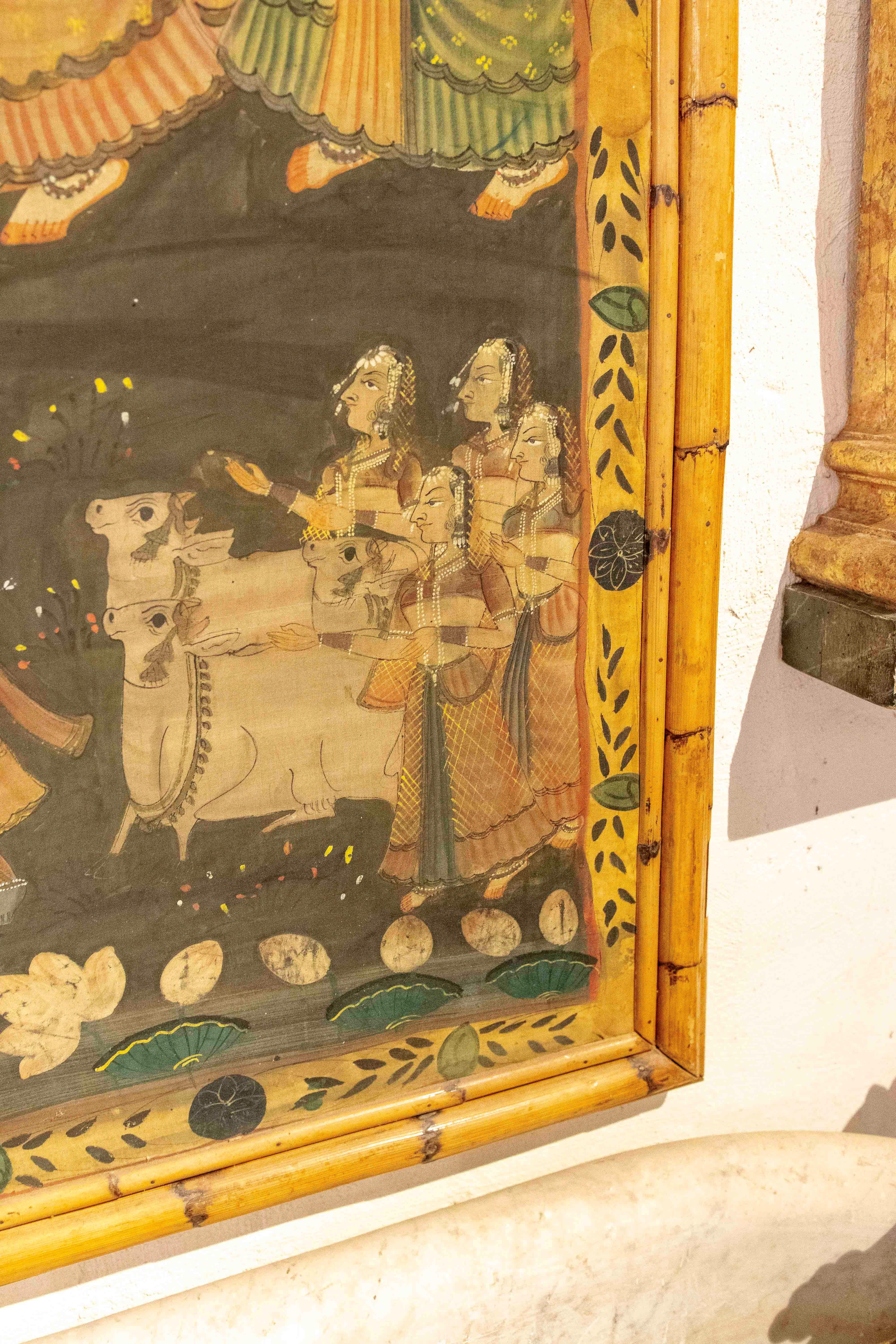 XX secolo Pittura su tela dipinta a mano degli anni '70 con personaggi dell'Indo e cornice in bambù in vendita
