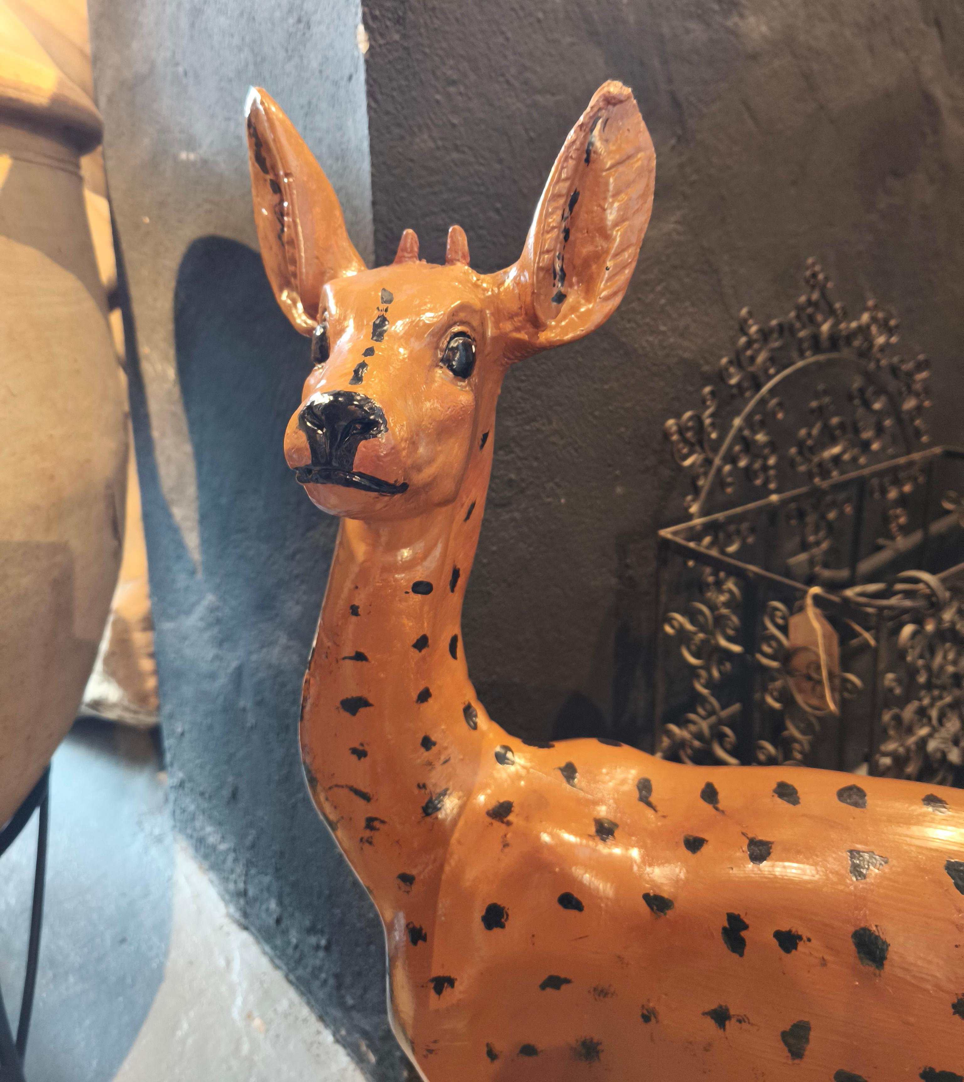 Figure décorative de cerf en pierre peinte à la main des années 1970 Bon état - En vente à Marbella, ES