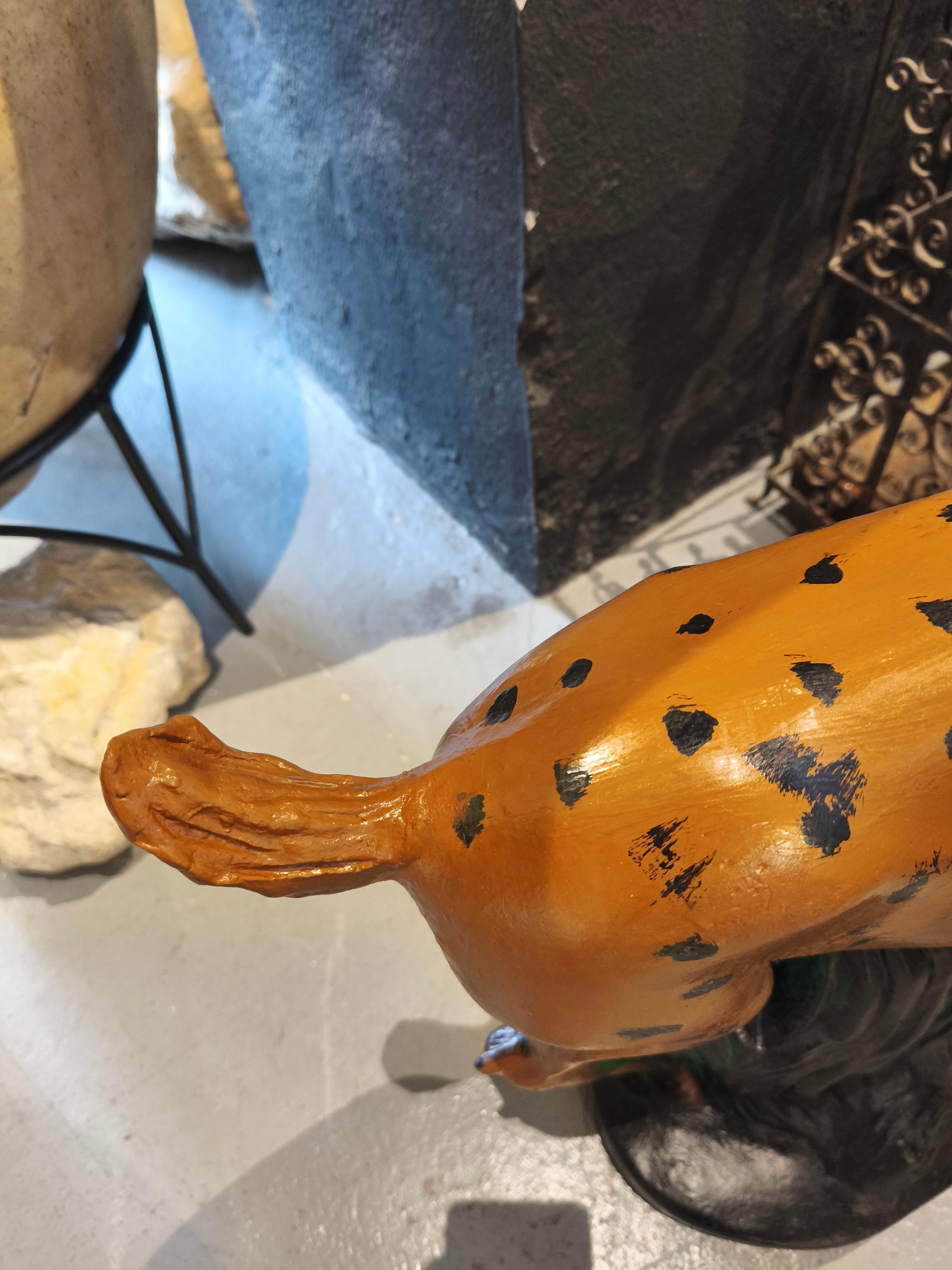 Figure décorative de cerf en pierre peinte à la main des années 1970 en vente 2