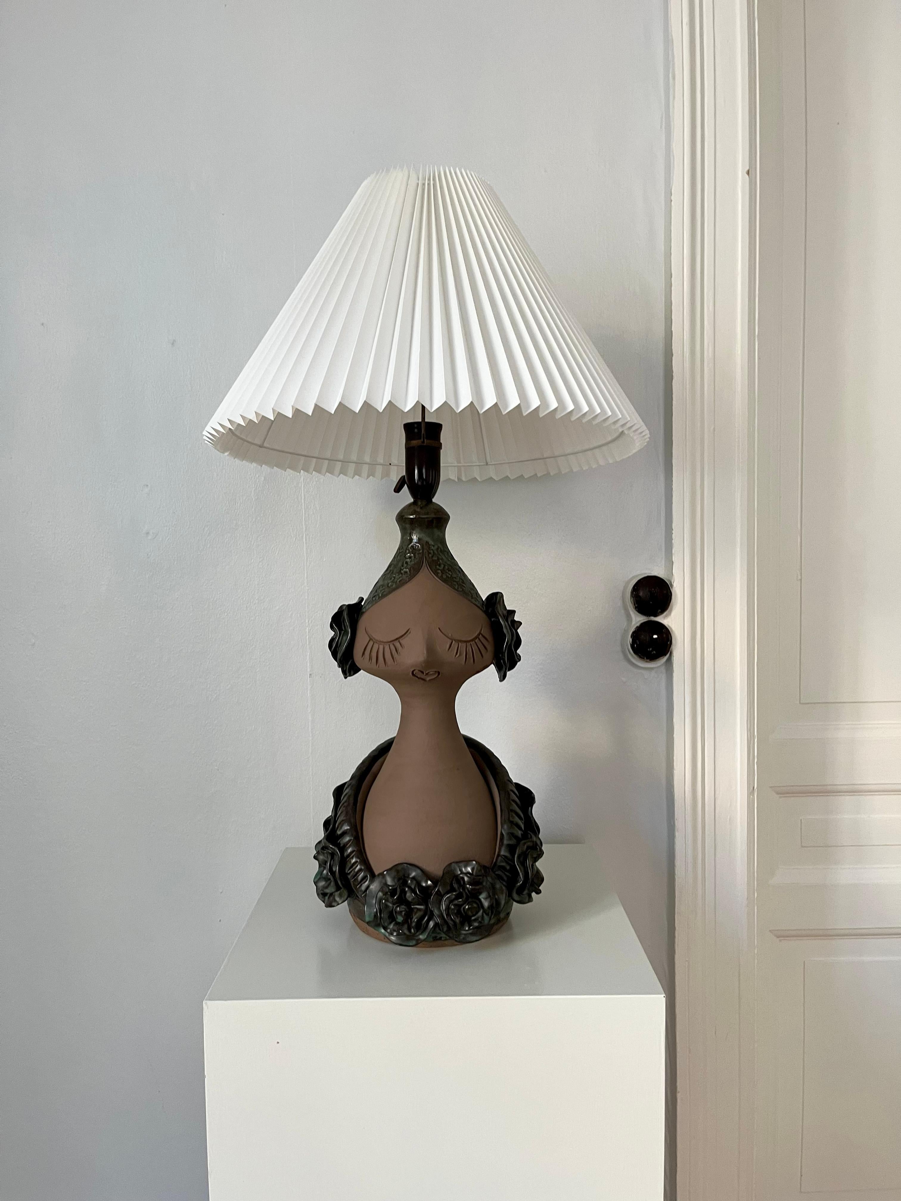 This 1970s hand-sculpted Danish sculptural ceramic table lamp by Flemming Ross is a true statement piece. Monumental and eye-catching, this amazing piece of ceramic art is tall and in the shape of a woman's upper body, one of the ceramic artist