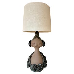 Lampada da tavolo in ceramica scultorea danese scolpita a mano negli anni '70 di Flemming Ross