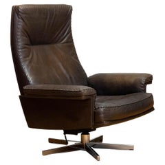 1970s Handstitched Brown Leather Swivel Chair with Chrome Base by De Sede DS-35