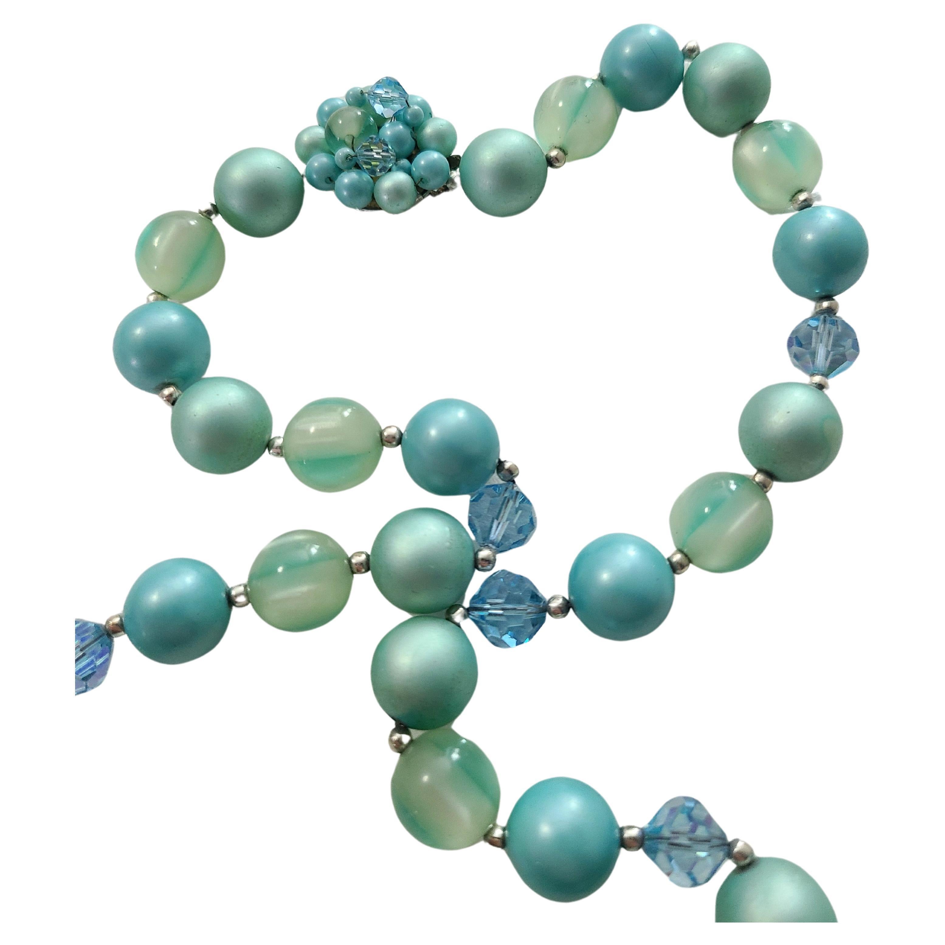 Collana anni '70 in lucite e cristalli d'epoca con filo di schiuma di mare e ombrelli in vendita