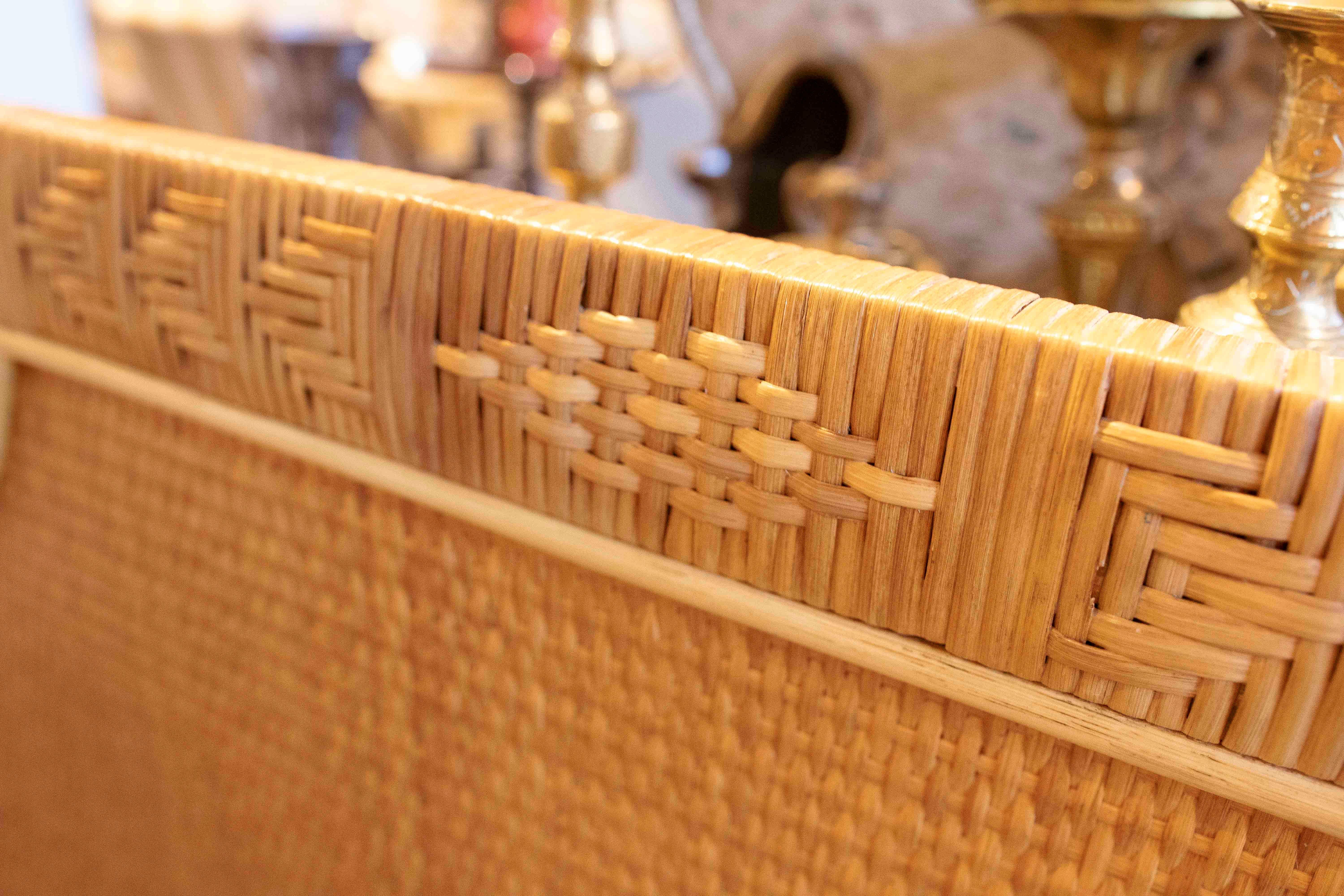 Testiera in rattan naturale intrecciato a mano degli anni '70 - stile tropicale vintage in vendita 3