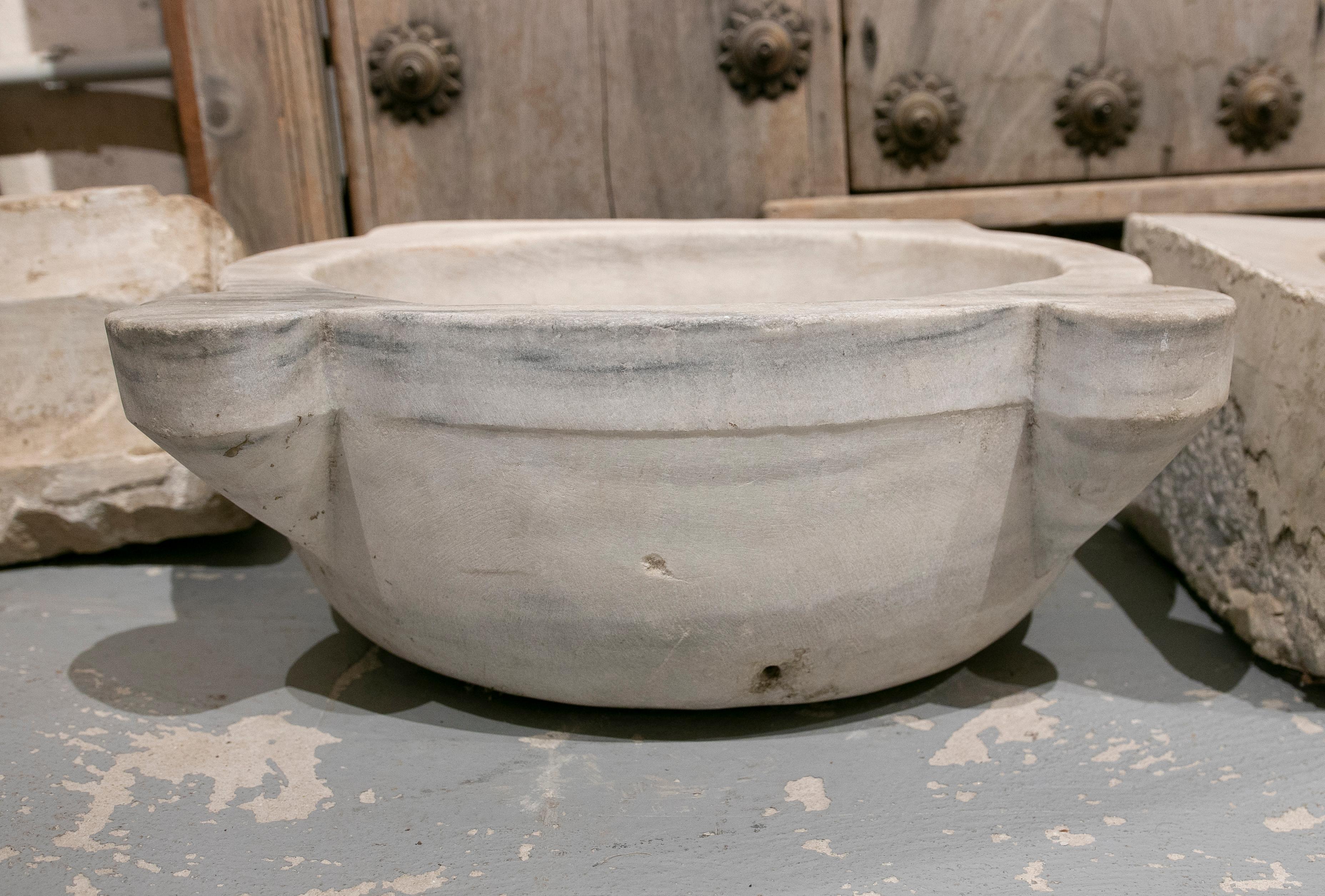 1970s Handcarved White Veined Marble Basin 3