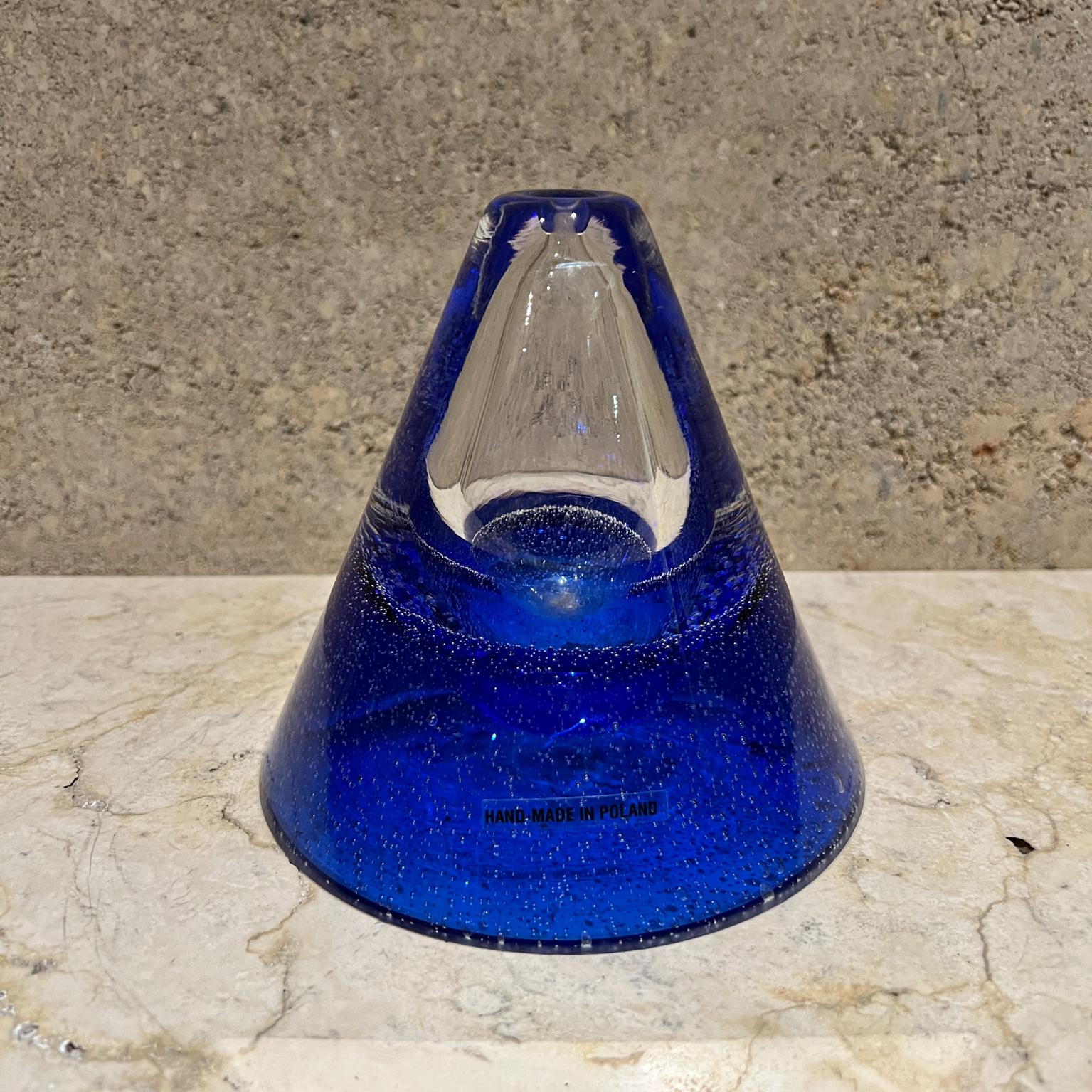 Polish Art Glass Vase Blue & clear glass flower vase
Made in Poland
Stamp present.
5 h x 5.5 diameter
Original vintage
refer to images