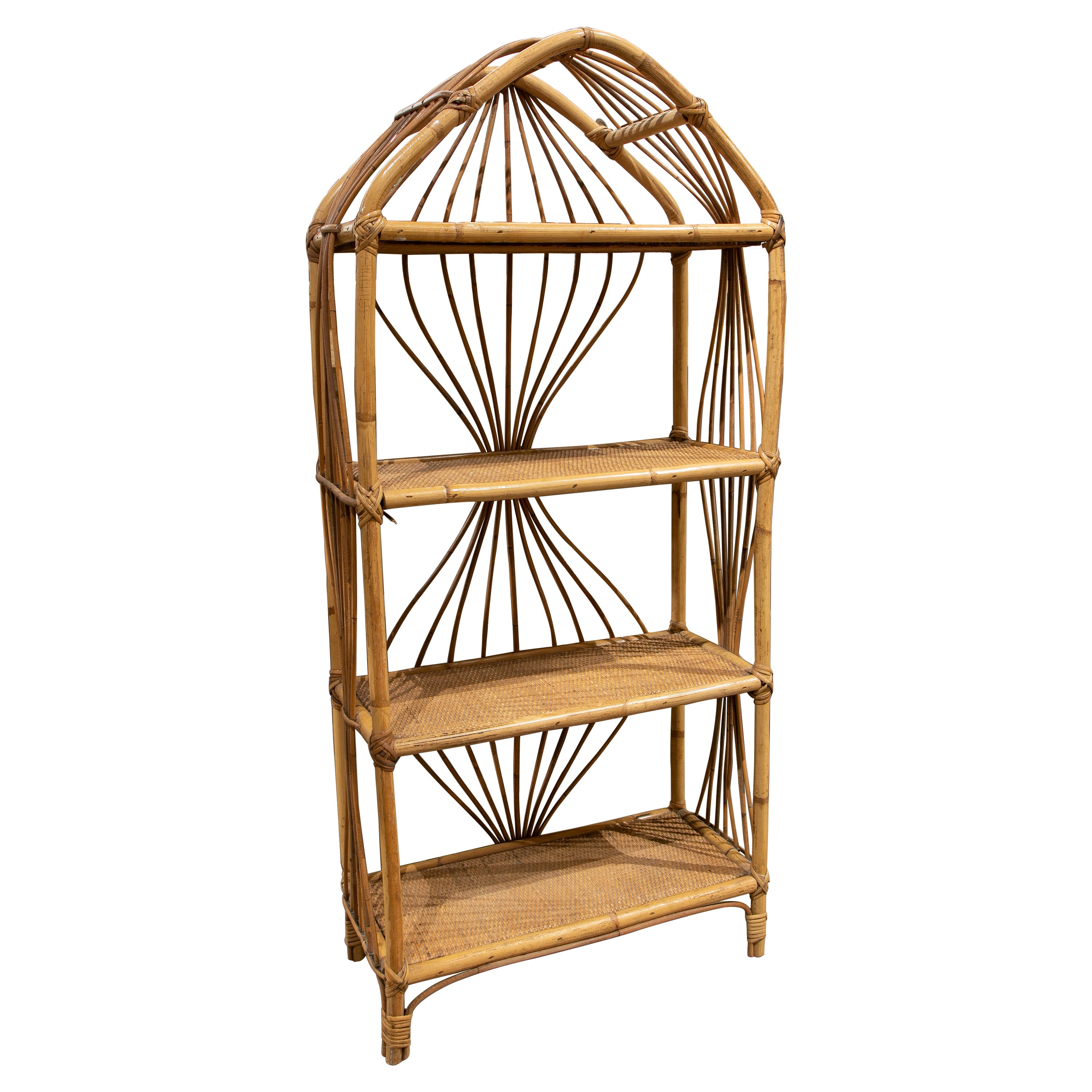 Etagère en bambou et osier faite à la main dans les années 1970
