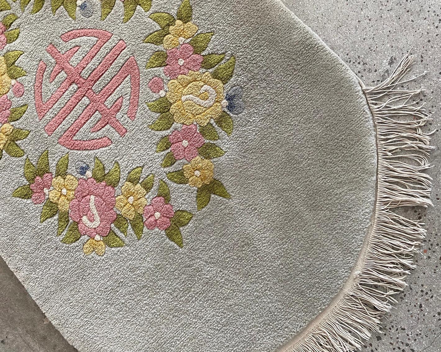 1970s Handmade Chinoiserie Chinese Rug with Fortune Symbals and Floral Design In Good Condition For Sale In San Gabriel, CA