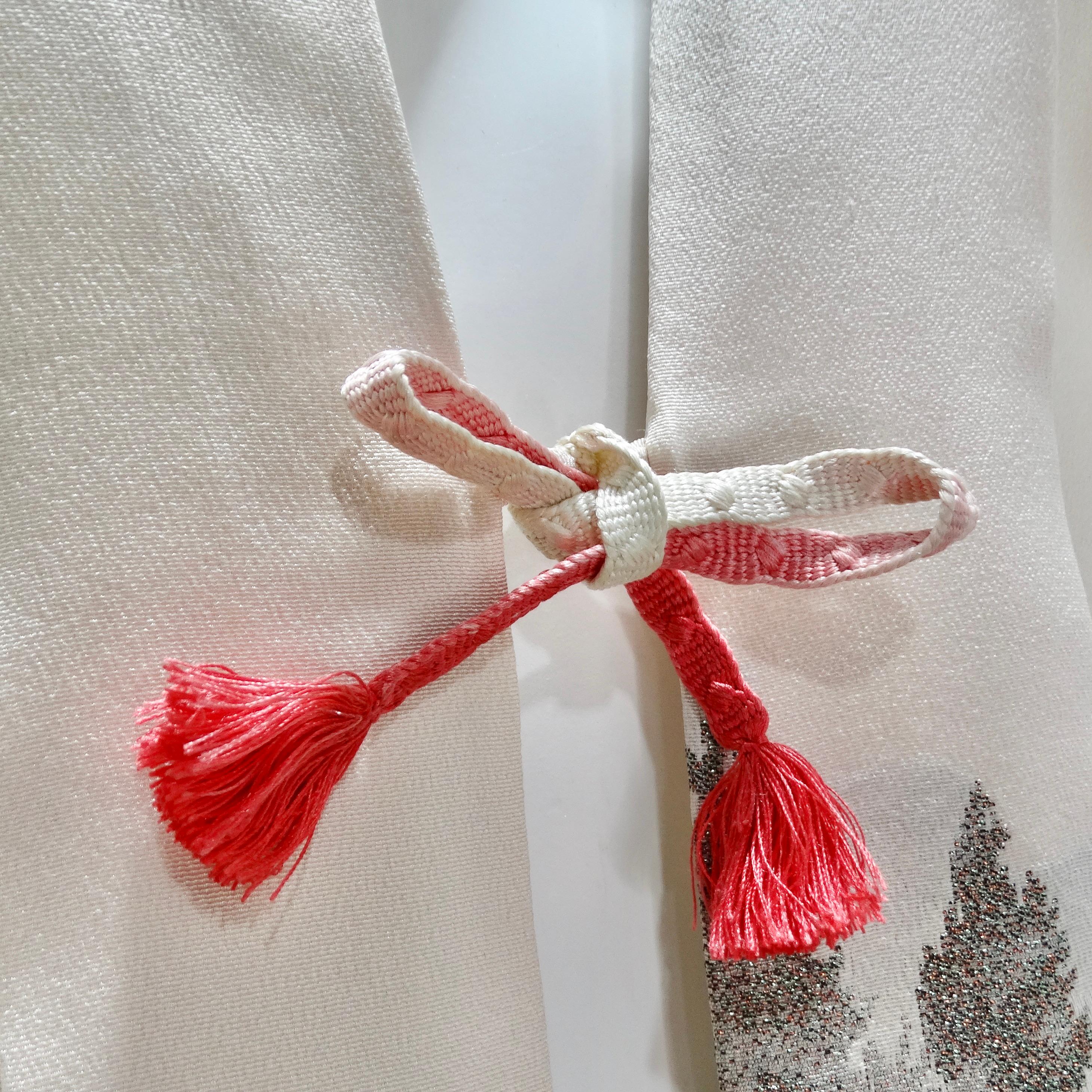 1970er Jahre Handgefertigter Japanischer Elfenbein Seiden Kimono im Zustand „Hervorragend“ im Angebot in Scottsdale, AZ