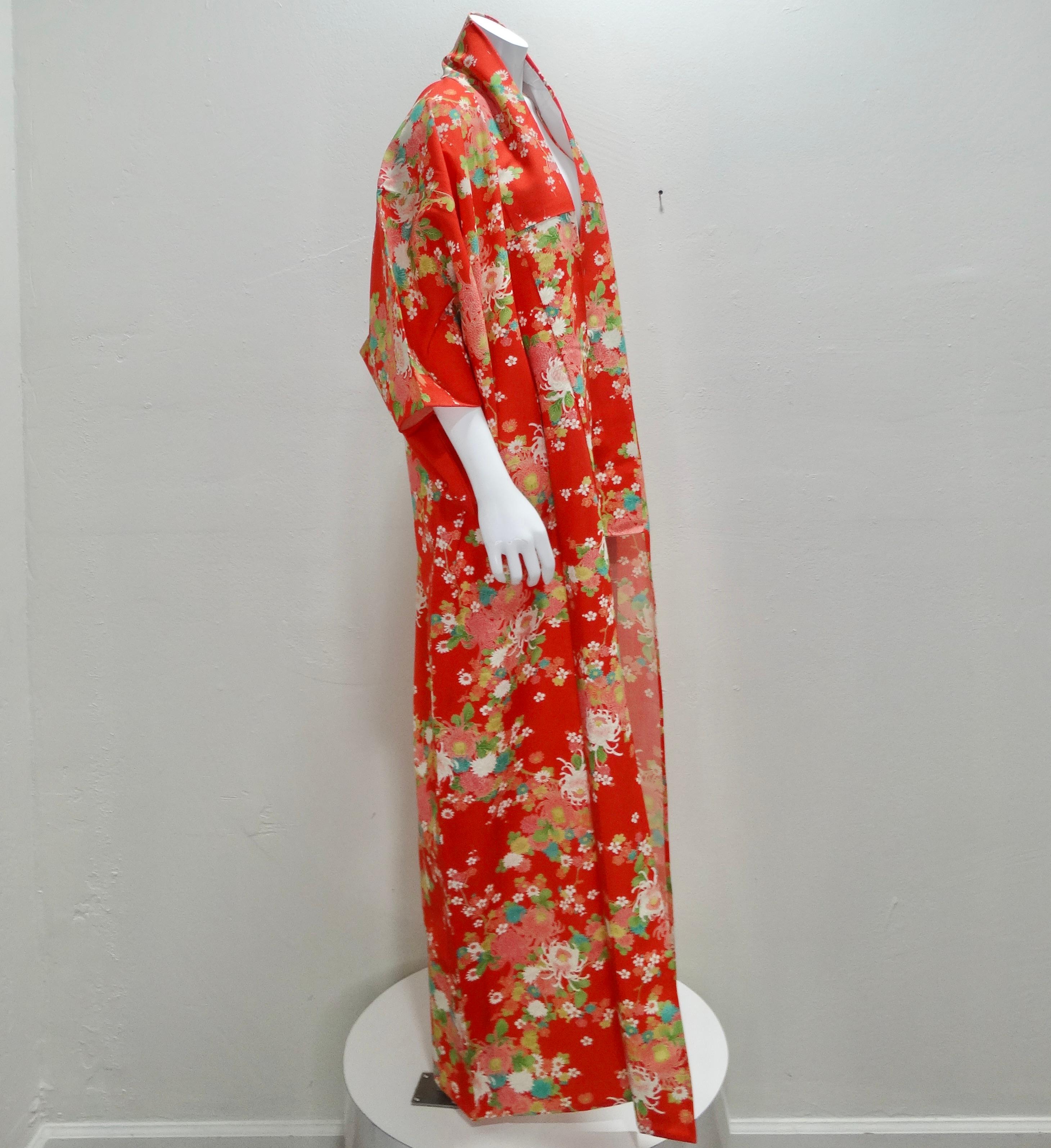 1970er Handgefertigter japanischer roter geblümter langer Kimono im Zustand „Hervorragend“ im Angebot in Scottsdale, AZ