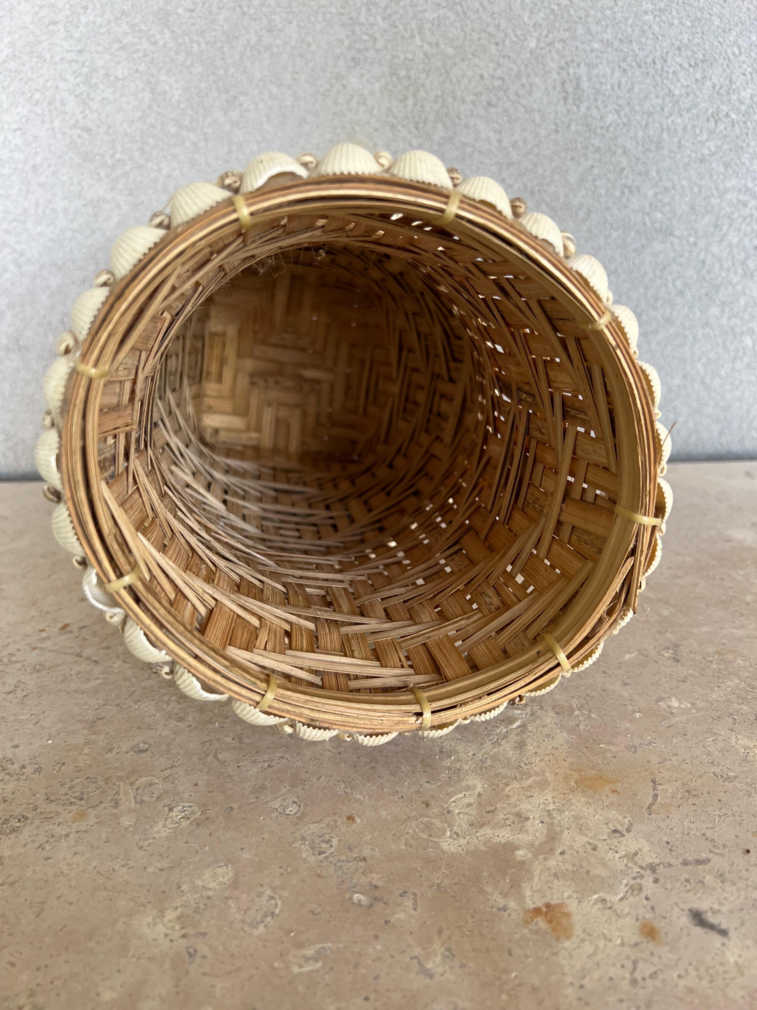 Jarrón Artístico de Concha de 1970 Hecho a Mano en Filipinas en venta 3