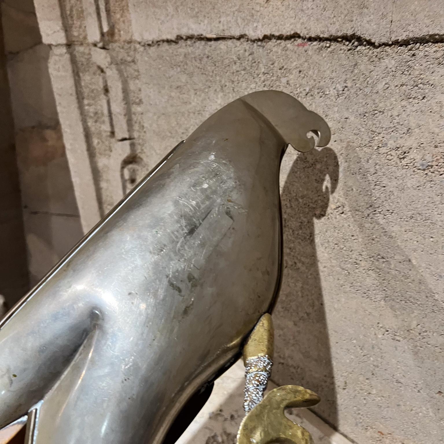 Piatto a forma di pappagallo in metallo A. Stone, stile Los Castillo Messico, anni '70, lavorato a mano In condizioni discrete in vendita a Chula Vista, CA