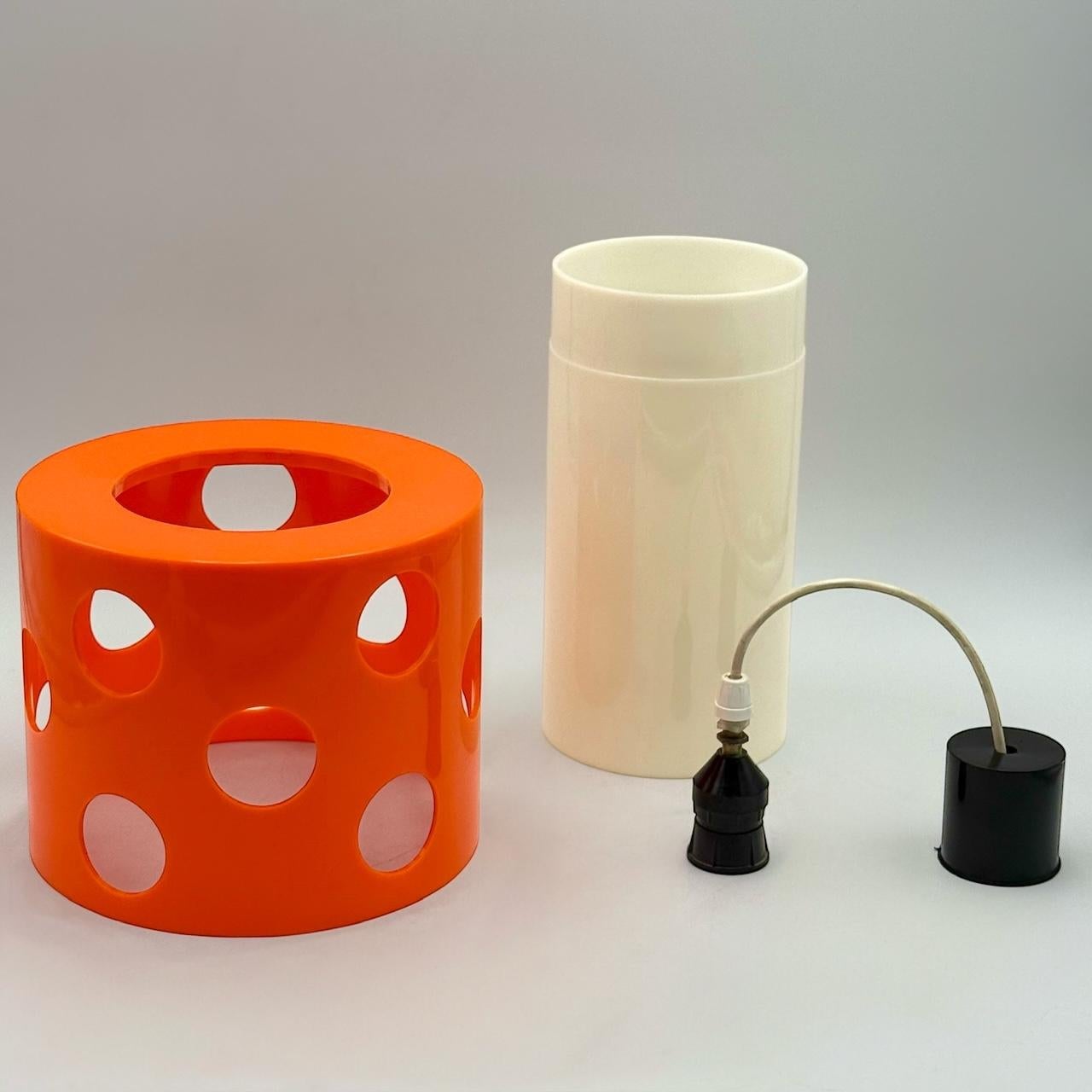 1970er Hängelampe aus orangefarbenem und weißem Polycarbonat - Space Age Design im Angebot 4