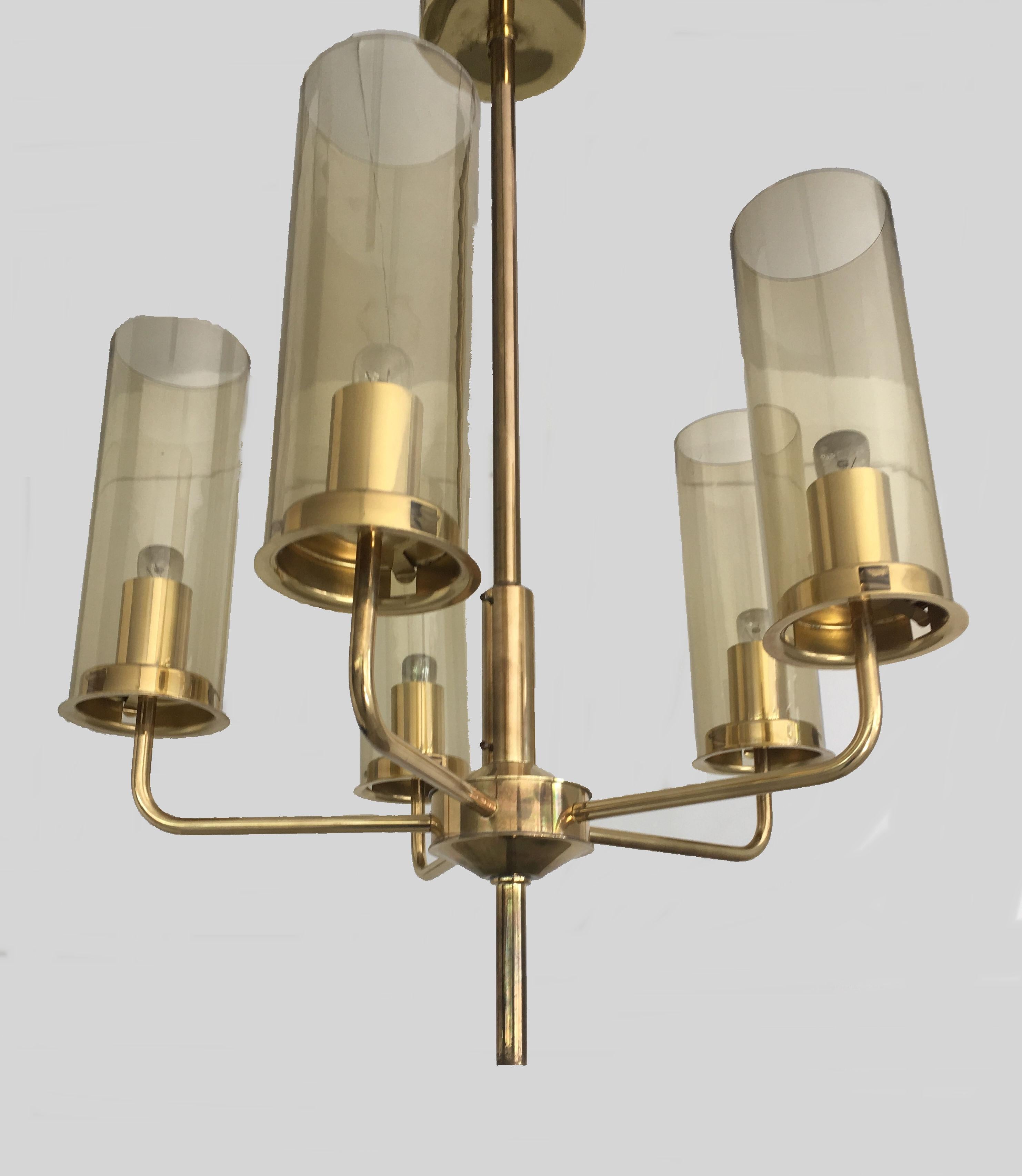 1970s Hans-Agne Jakobsson Swedish brass chandelier in brass AB Markaryd

Brass chandelier with cylinder shaped shades of smoked glass, designed by Hans-Agne Jakobsson produced by AB in Markaryd, Sweden in the late 1960s-early 1970s. 

The