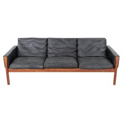 Años 70 Hans Wegner para A.P. Stolen AP62 Sofá largo de tres plazas en piel negra