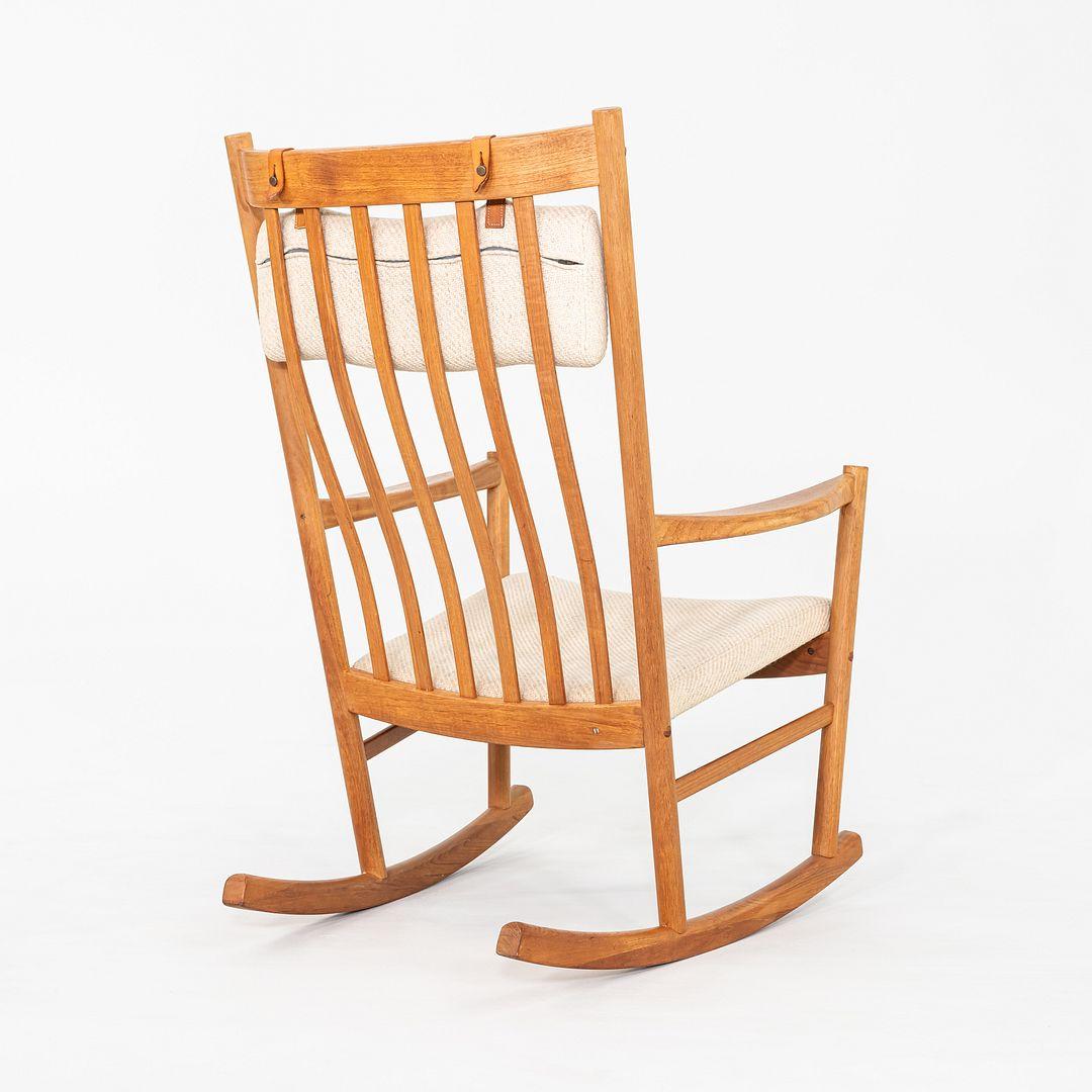 Sedia a dondolo anni '70 Hans Wegner per Tarm Stole of Denmark in teak In condizioni buone in vendita a Philadelphia, PA