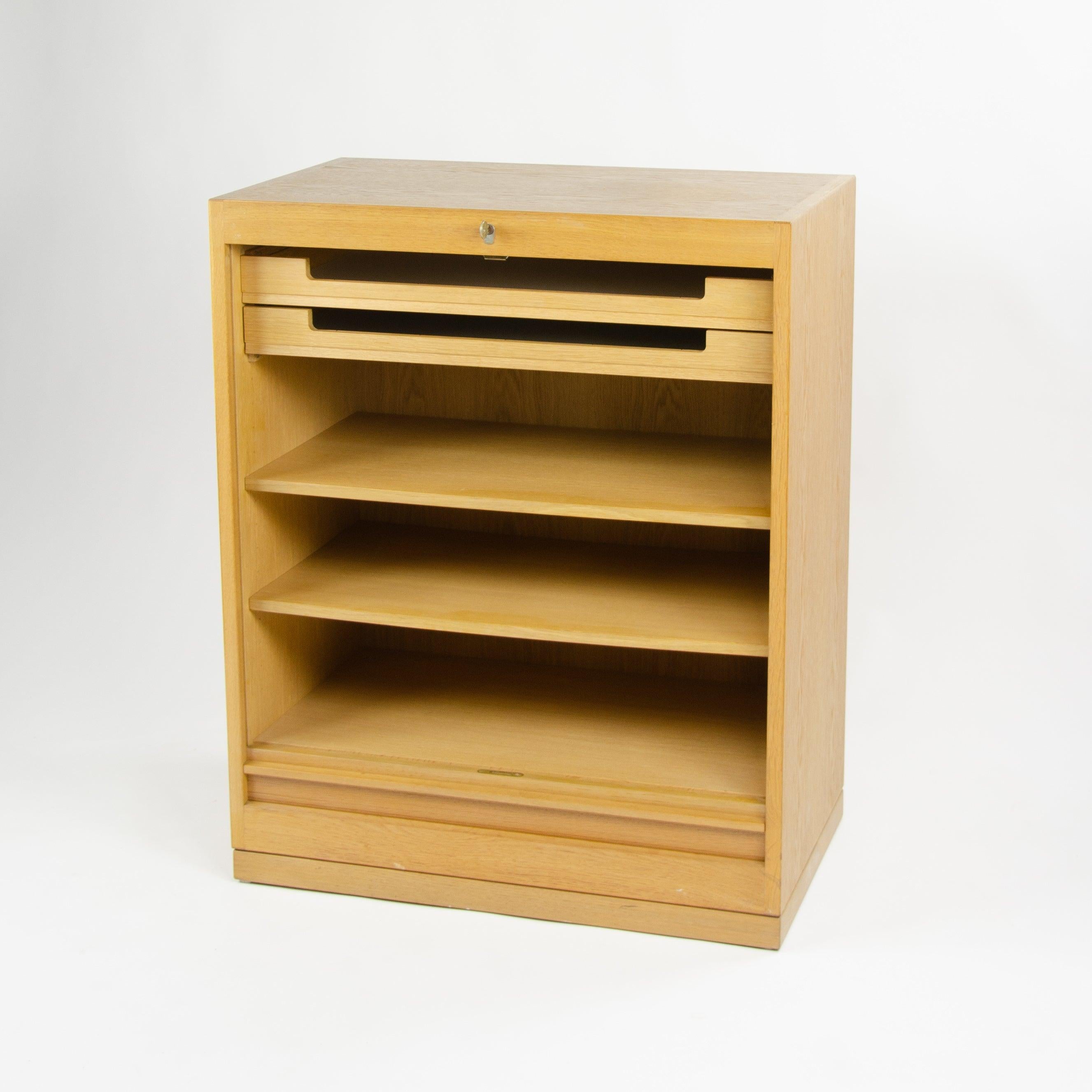 Moderne 1970s Hans Wegner Johannes Hansen Denmark Tambour Oak Cabinet Storage System en vente